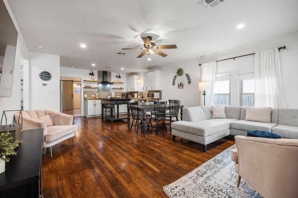 205 Old Austin HWY, Johnson City, TX 78636