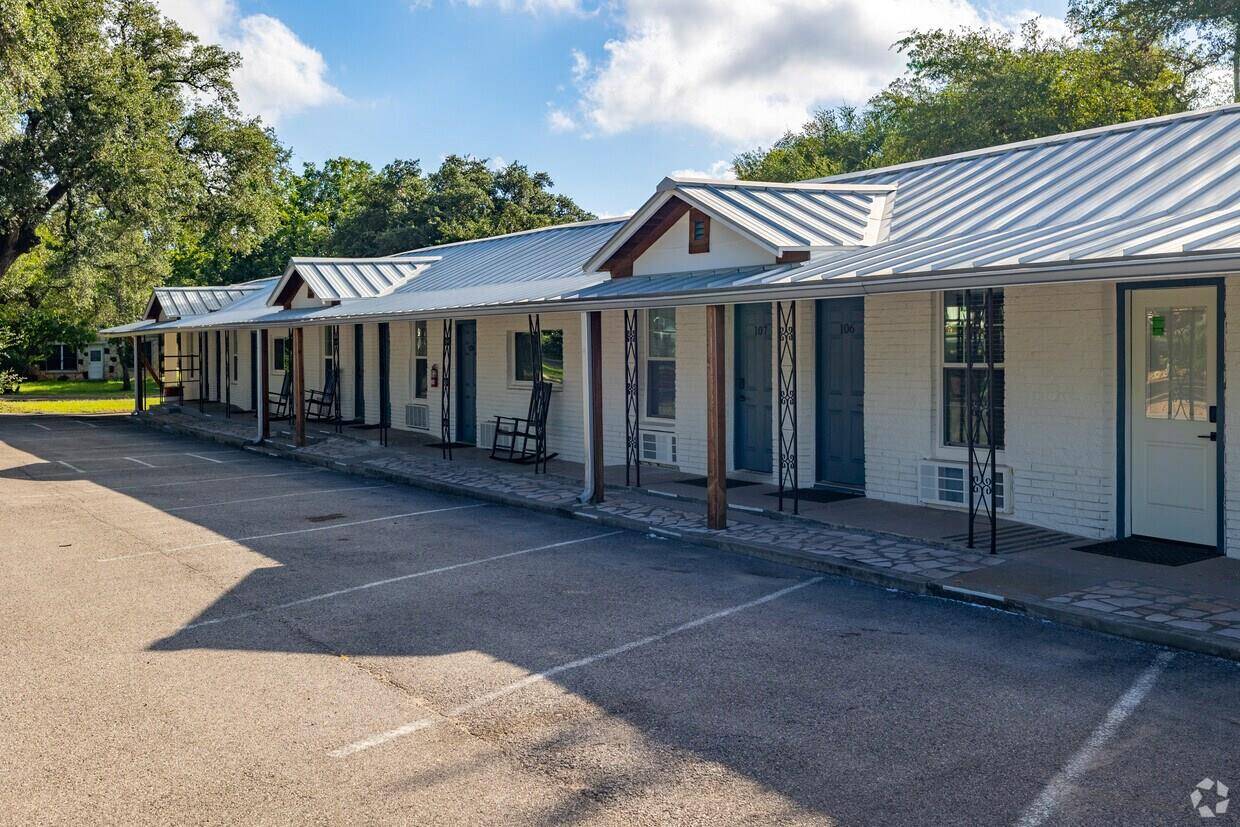 902 Main ST, Blanco, TX 78606