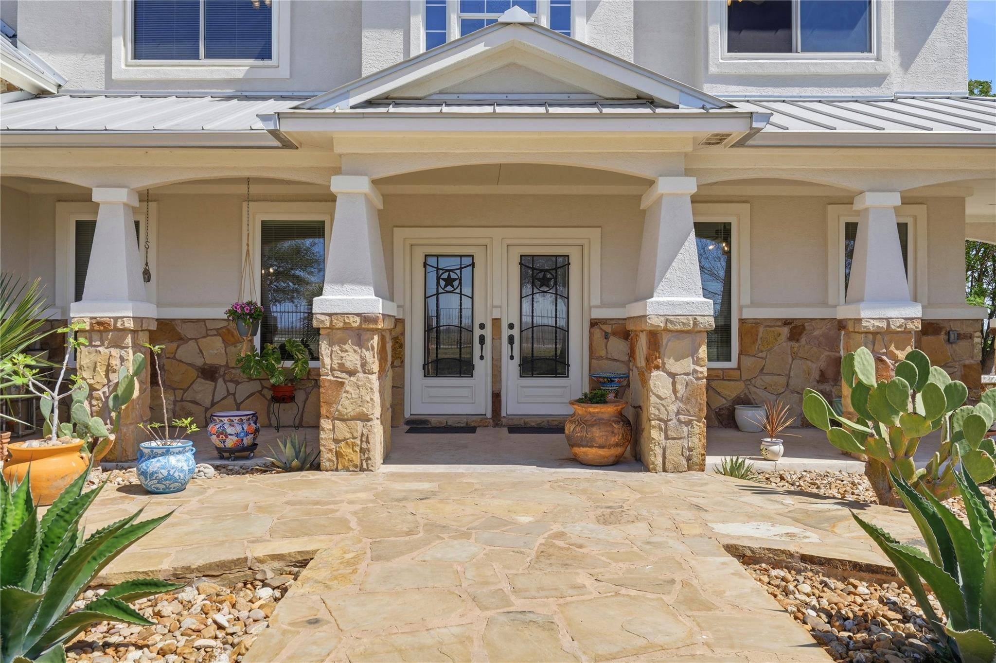 100 Mayfield LN, Lockhart, TX 78644