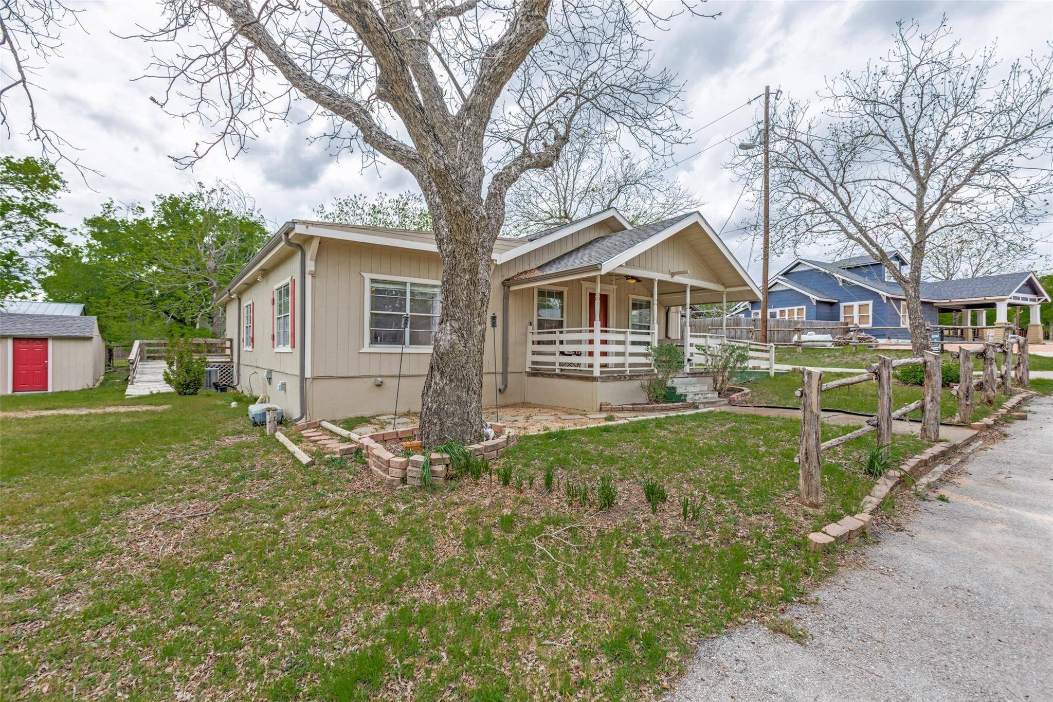 201 Church Hill LN, Liberty Hill, TX 78642