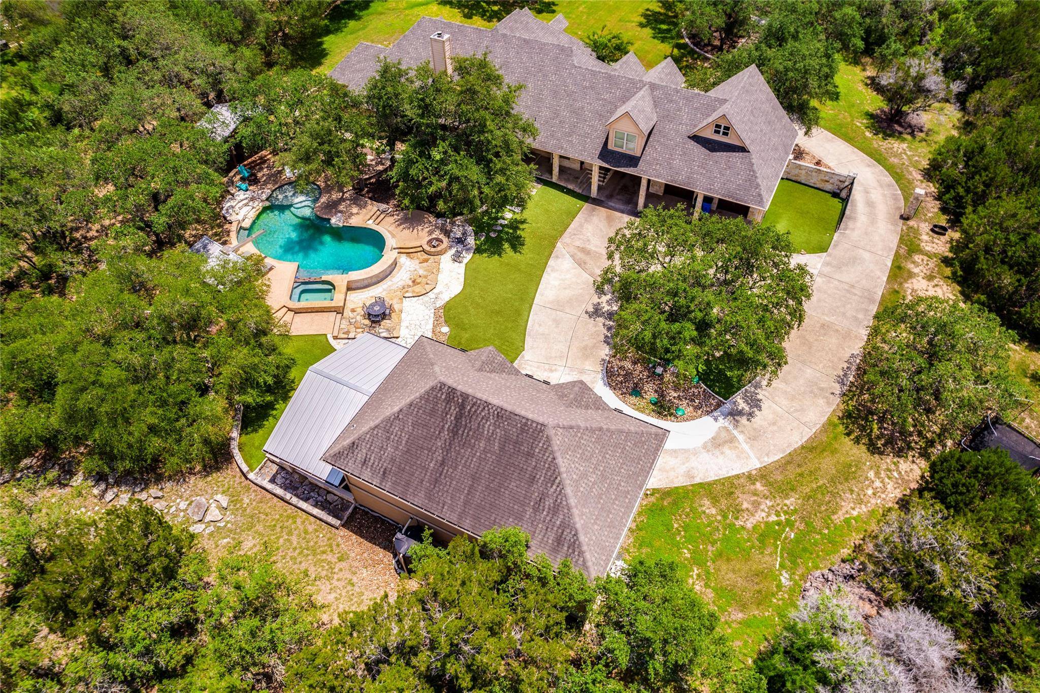 530 Woodland DR, Driftwood, TX 78619