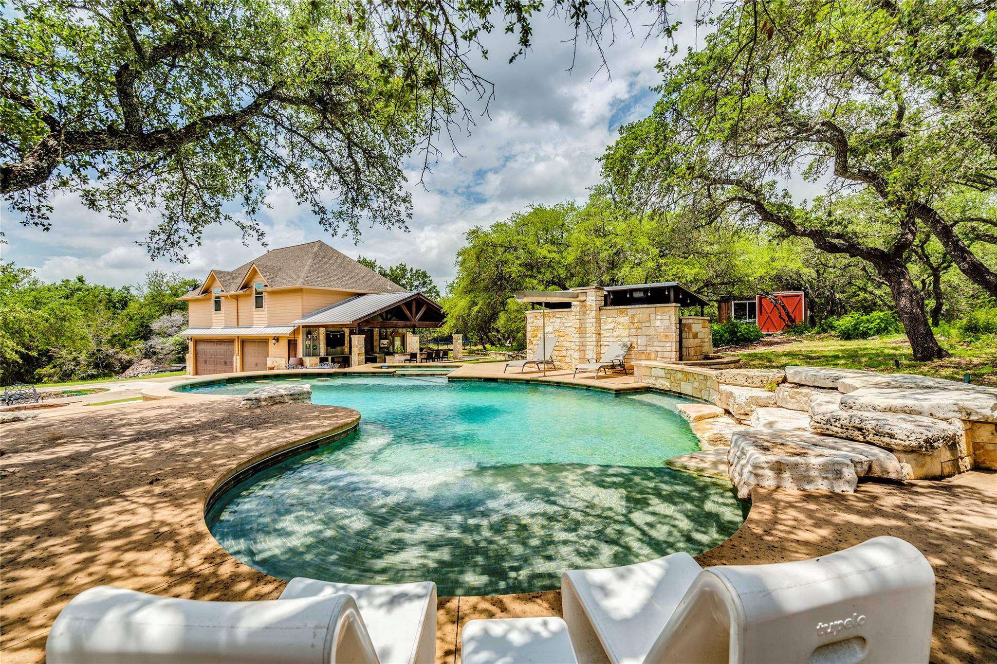 530 Woodland DR, Driftwood, TX 78619