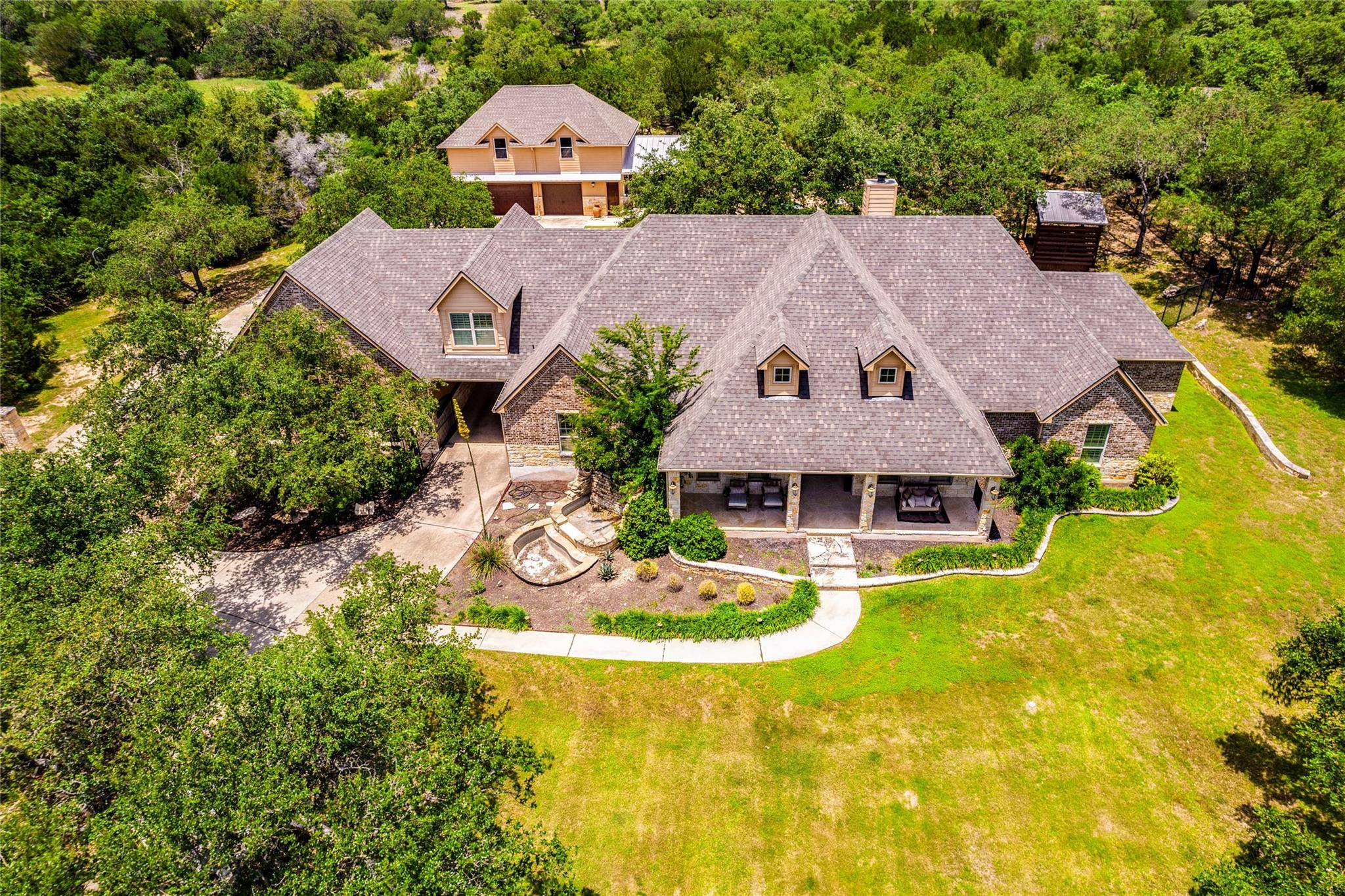 530 Woodland DR, Driftwood, TX 78619