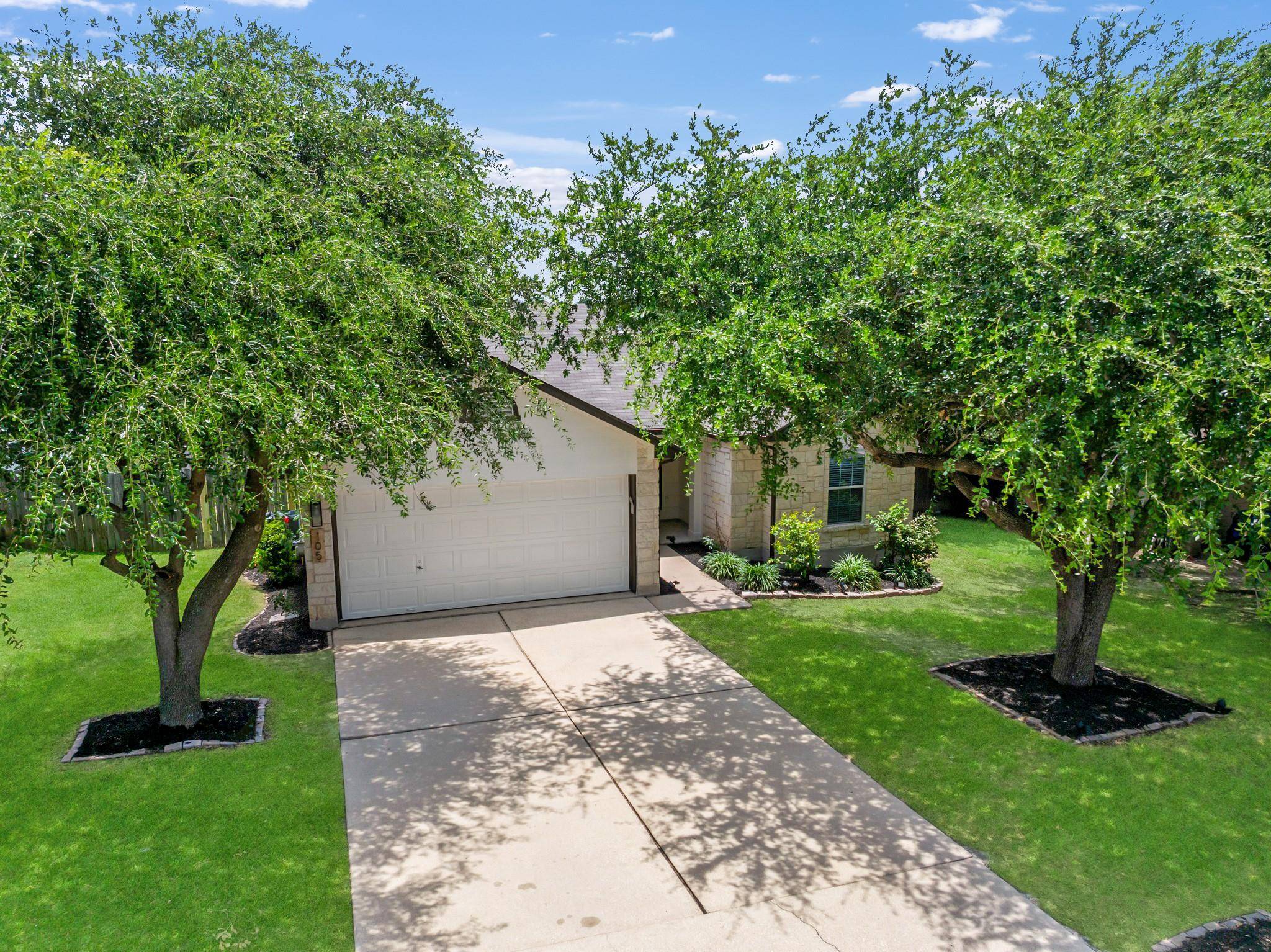 105 Lakemont DR, Hutto, TX 78634