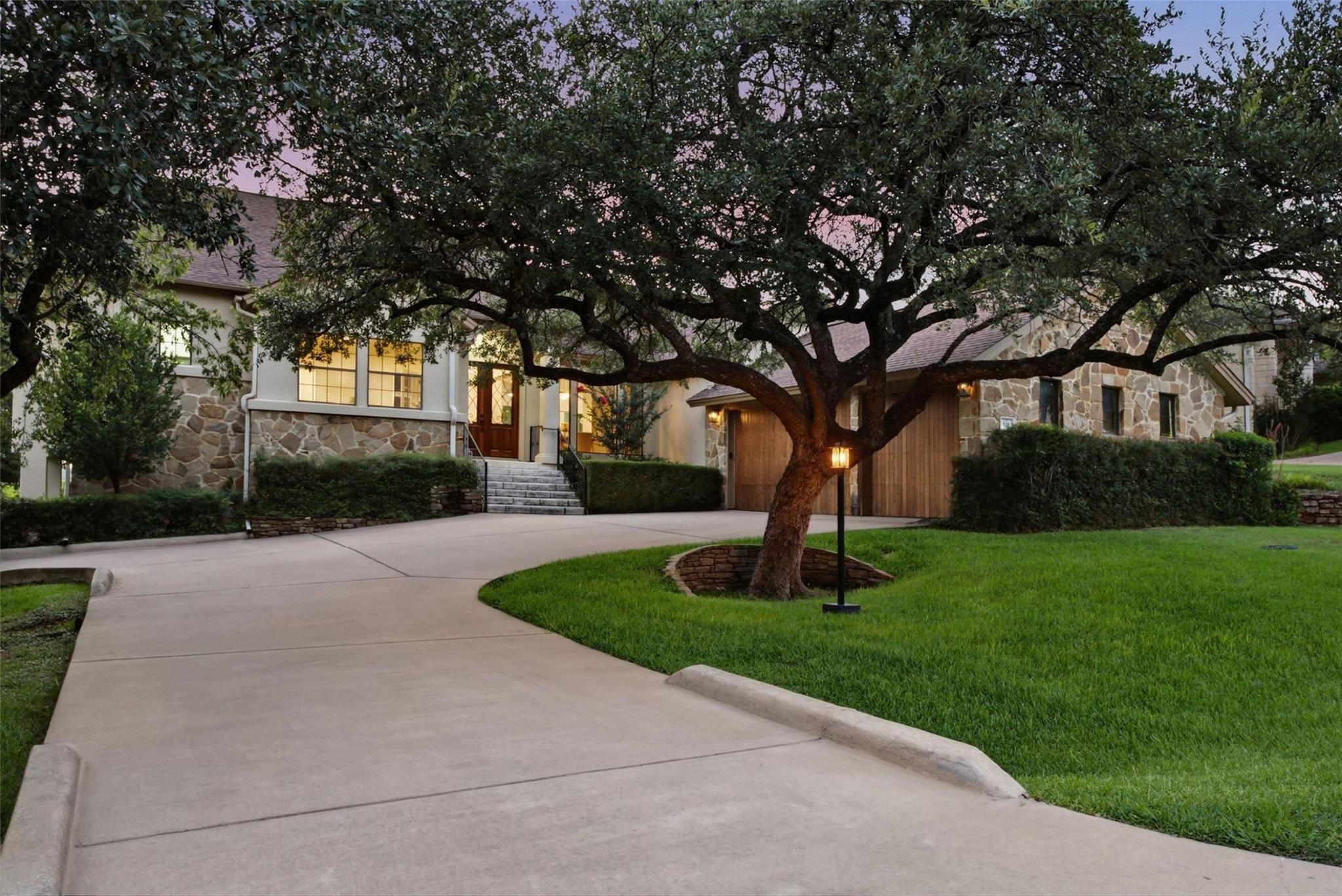 108 Crest View DR, Lakeway, TX 78734
