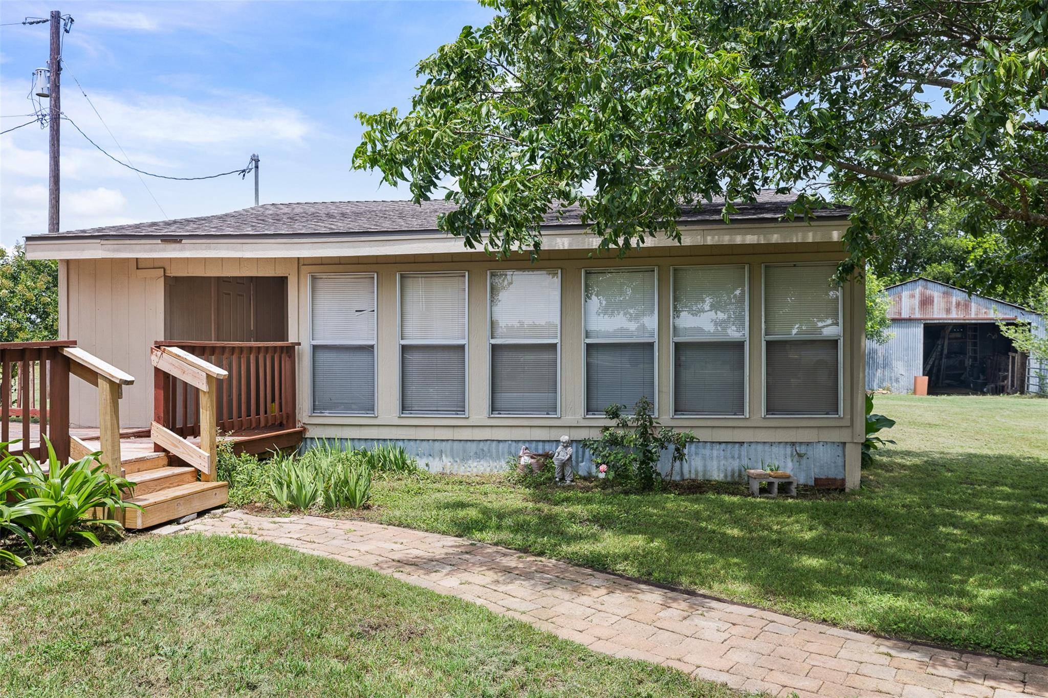 1542 County Road 451, Coupland, TX 78615