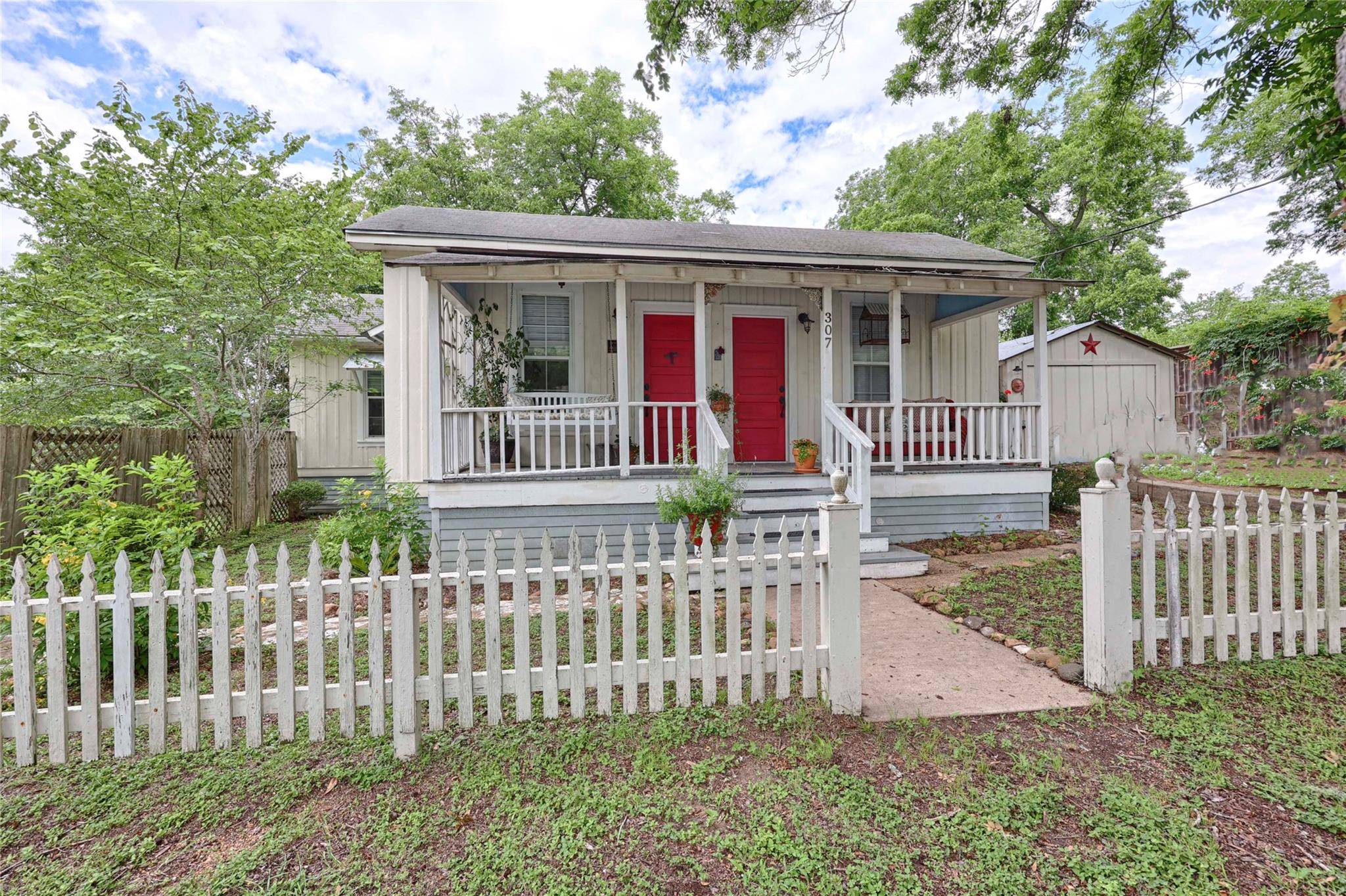 307 W Market ST, Fayetteville, TX 78940