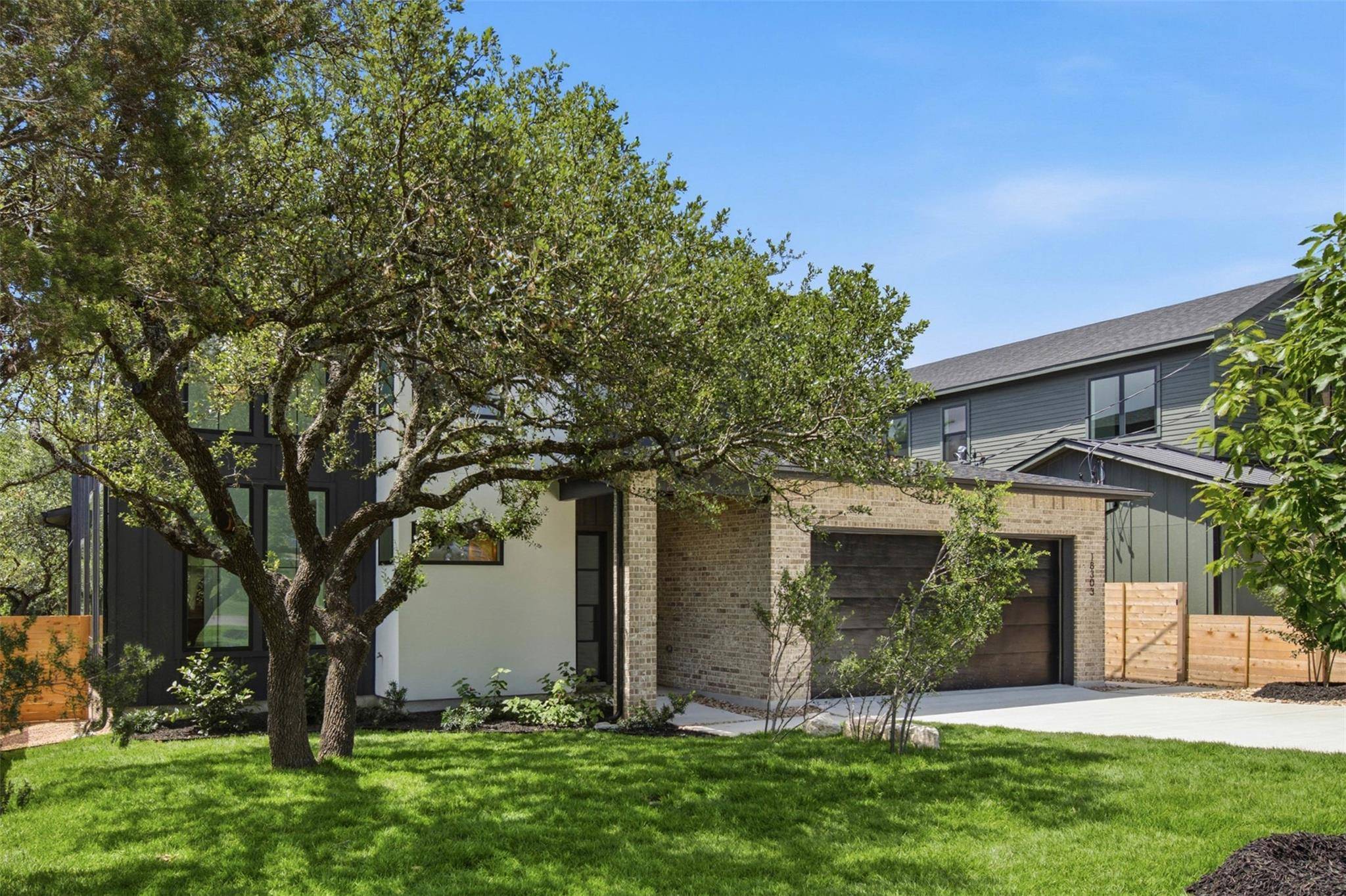 18303 Lake Oaks DR, Jonestown, TX 78645