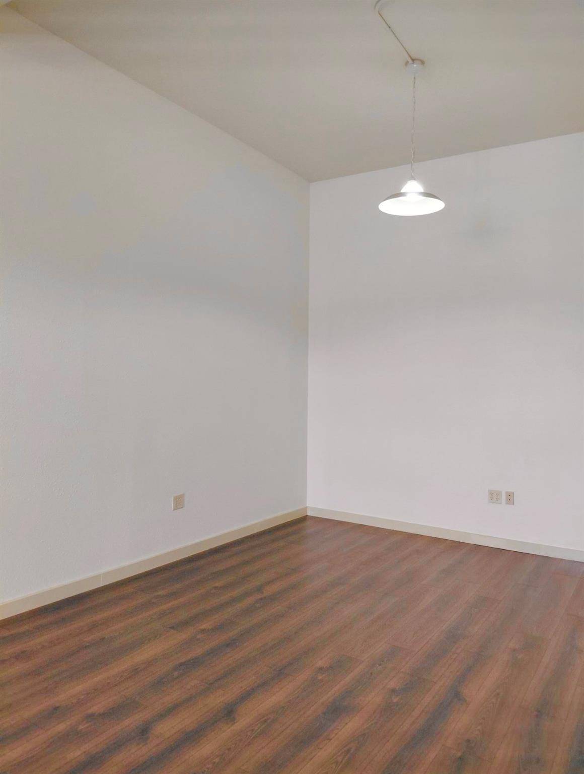 2 Depot Square ST #D, Elgin, TX 78621