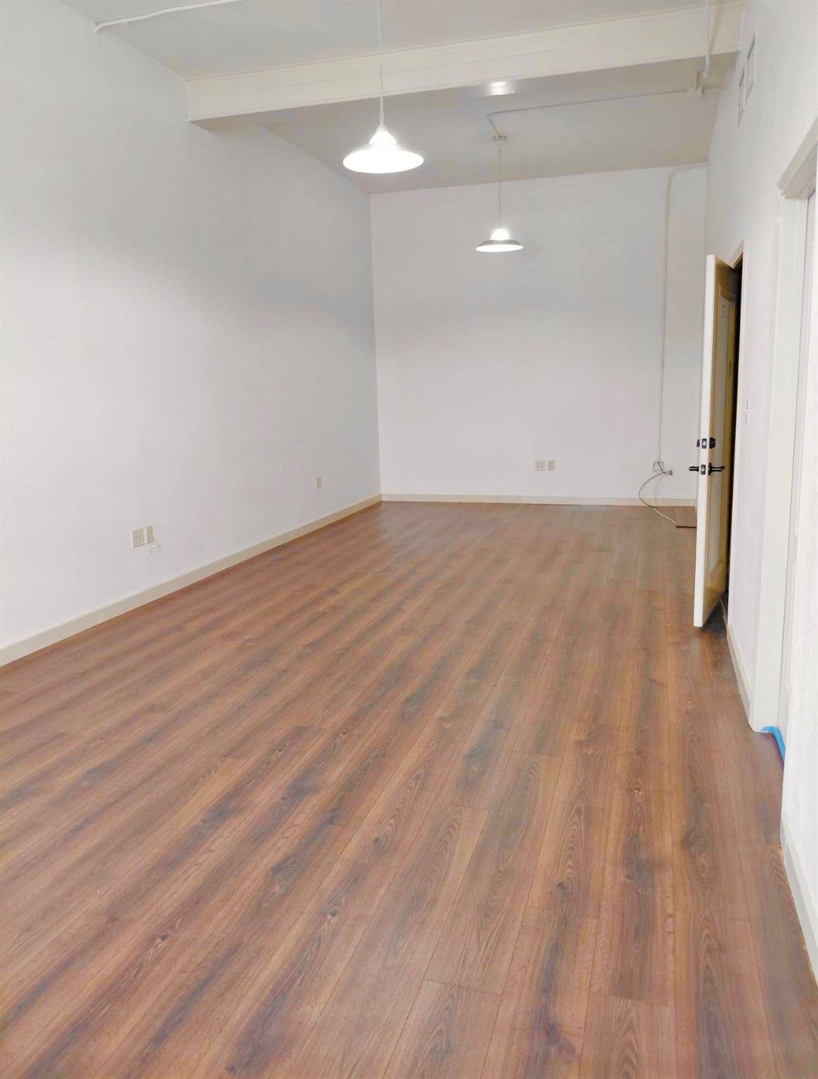 2 Depot Square ST #D, Elgin, TX 78621