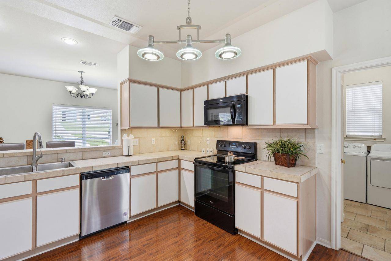 267 Mooring CIR, Lakeway, TX 78734