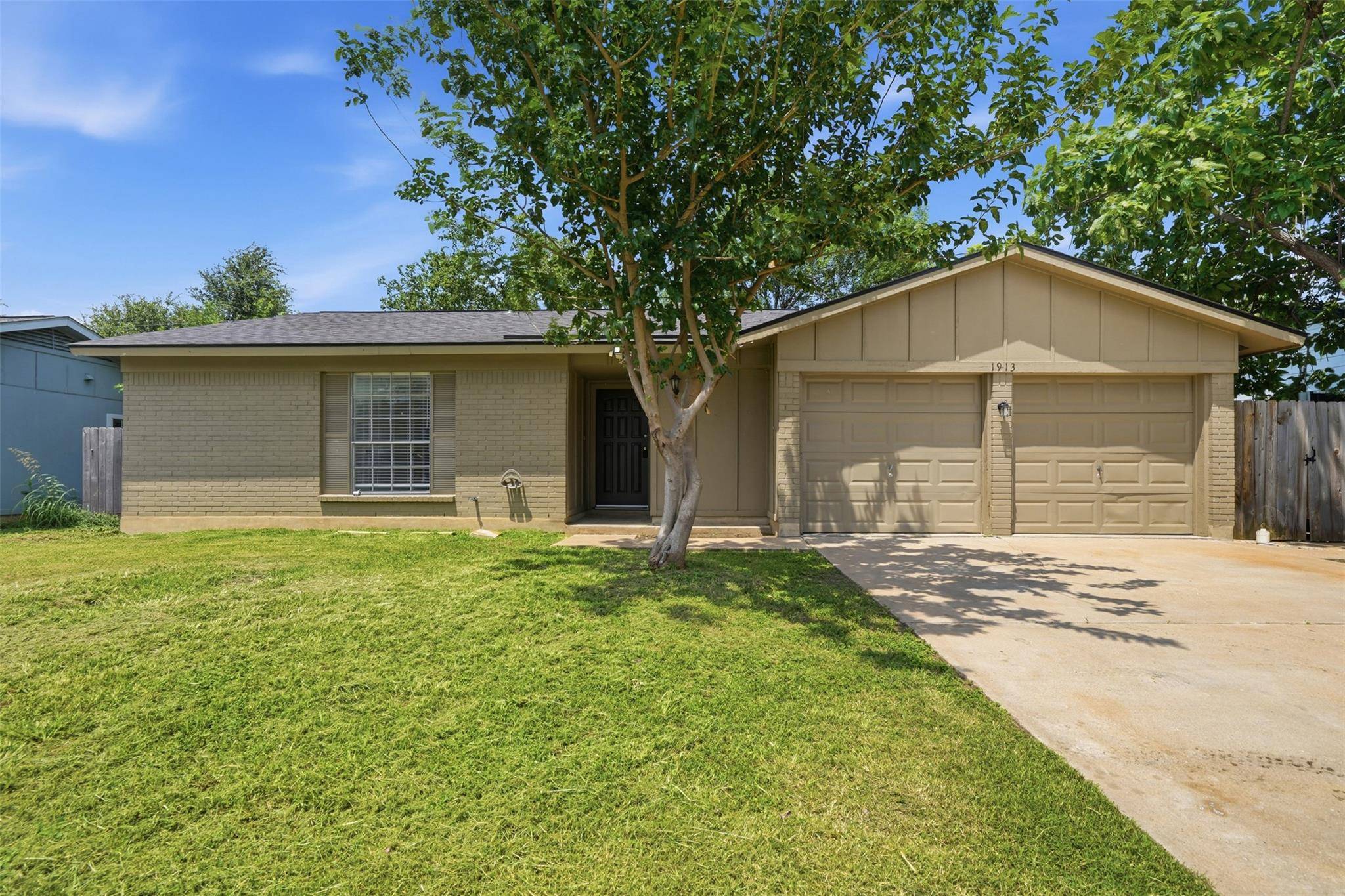 1913 Denfield DR, Round Rock, TX 78664