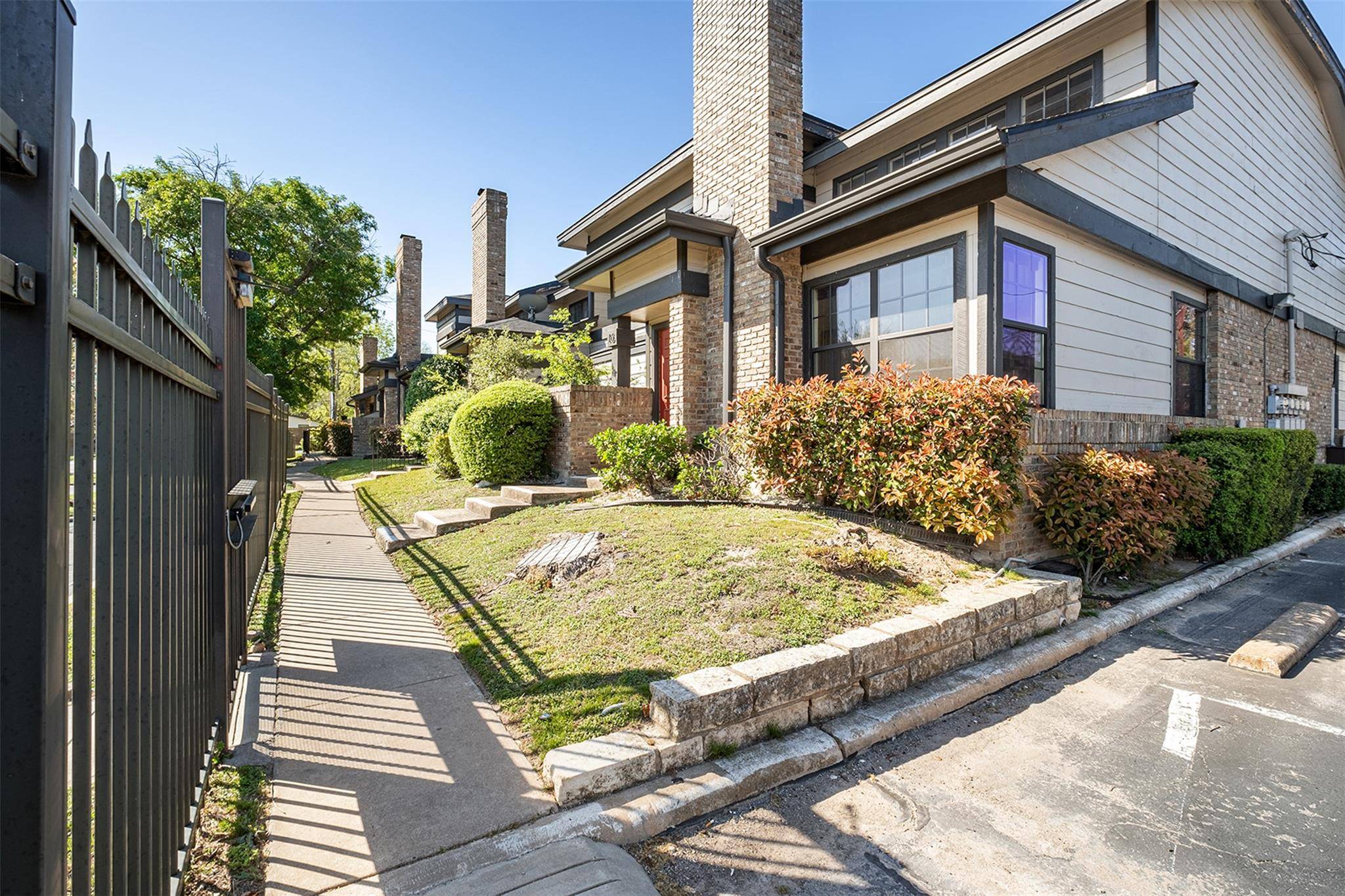 1748 Ohlen RD #16, Austin, TX 78757
