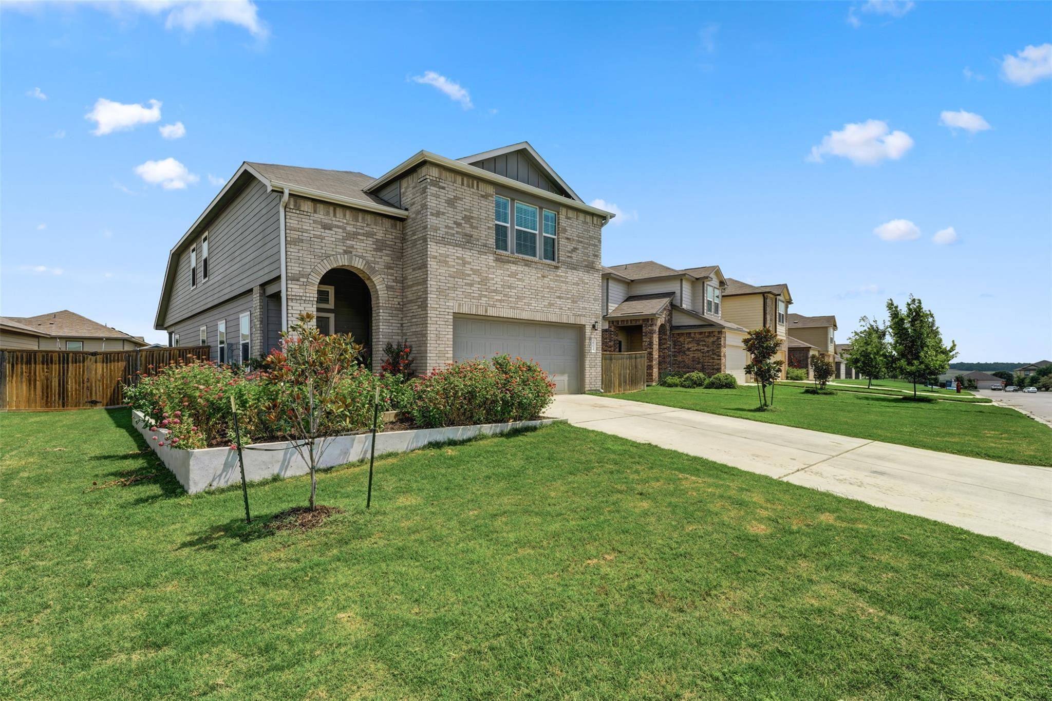 413 Perfect World LOOP, Jarrell, TX 76537