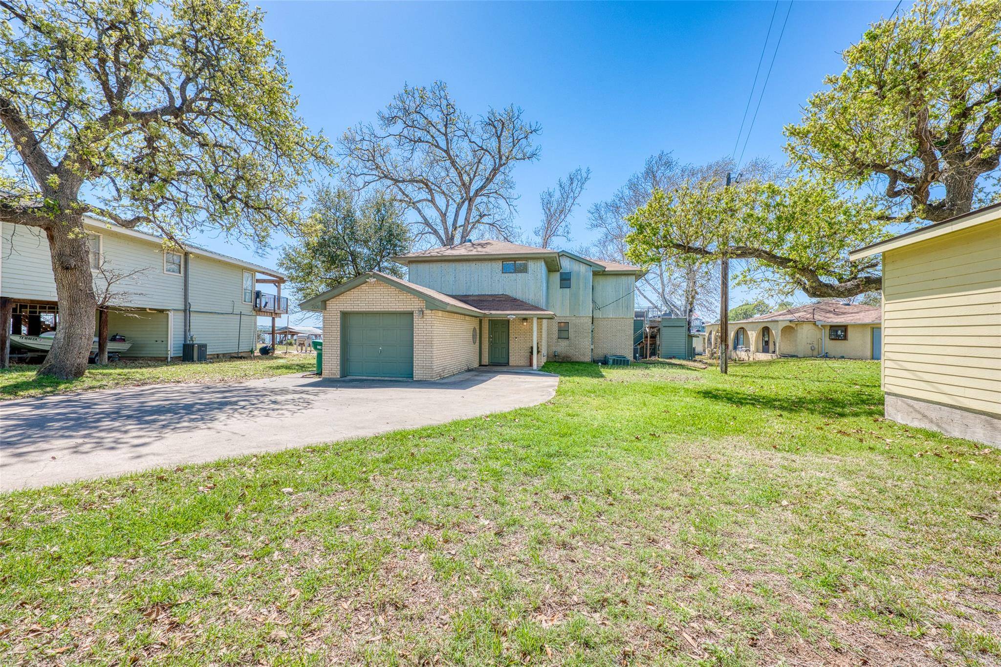 600 Deep Cove DR, Granite Shoals, TX 78654