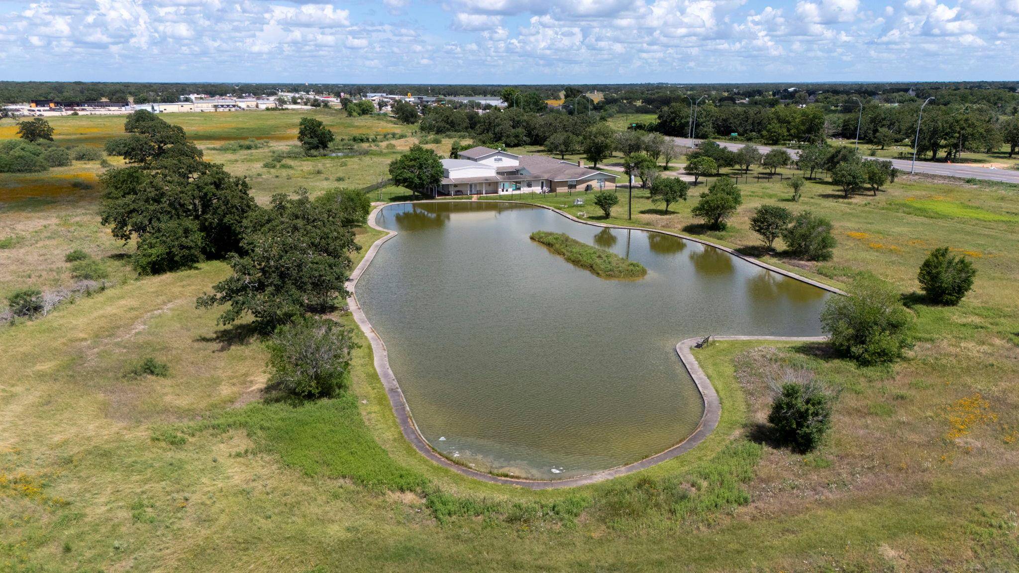 3345 E Austin ST, Giddings, TX 78942