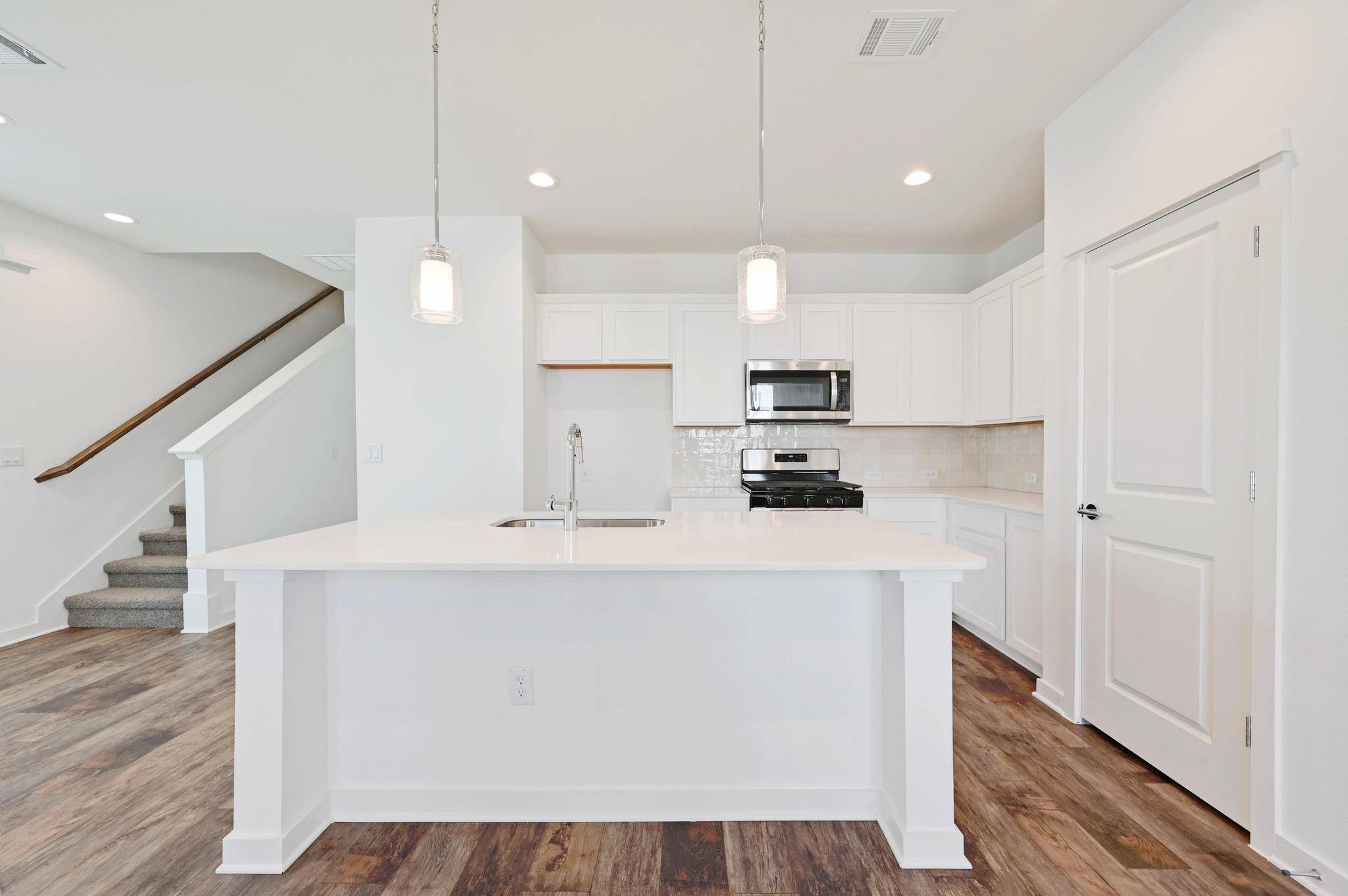 462 Orleanian DR #B, Buda, TX 78610