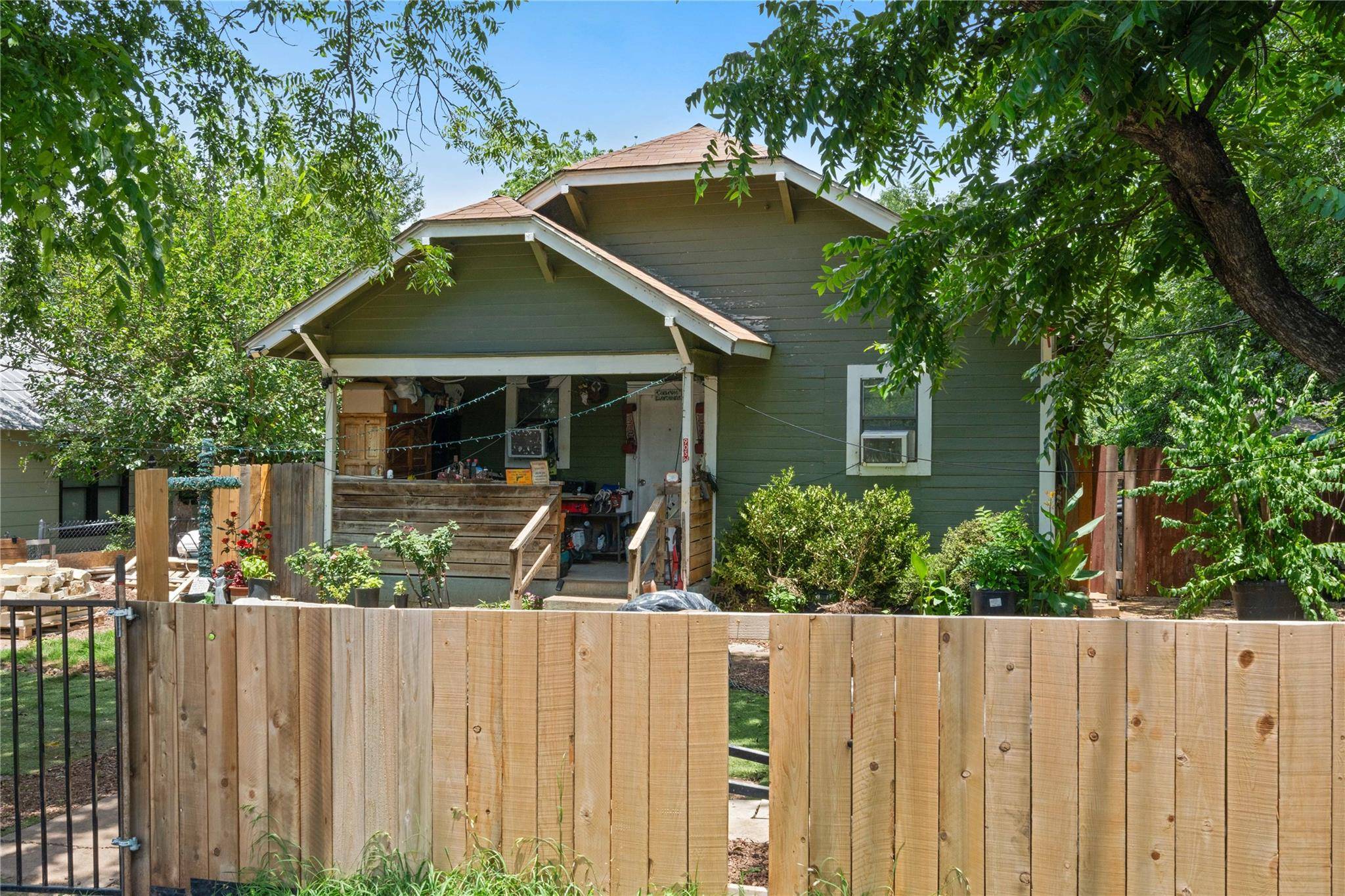 905 W 10th ST, Georgetown, TX 78626