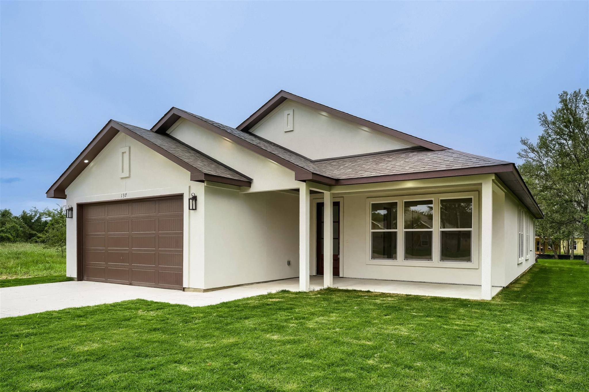 137 E Pauwela LN, Bastrop, TX 78602