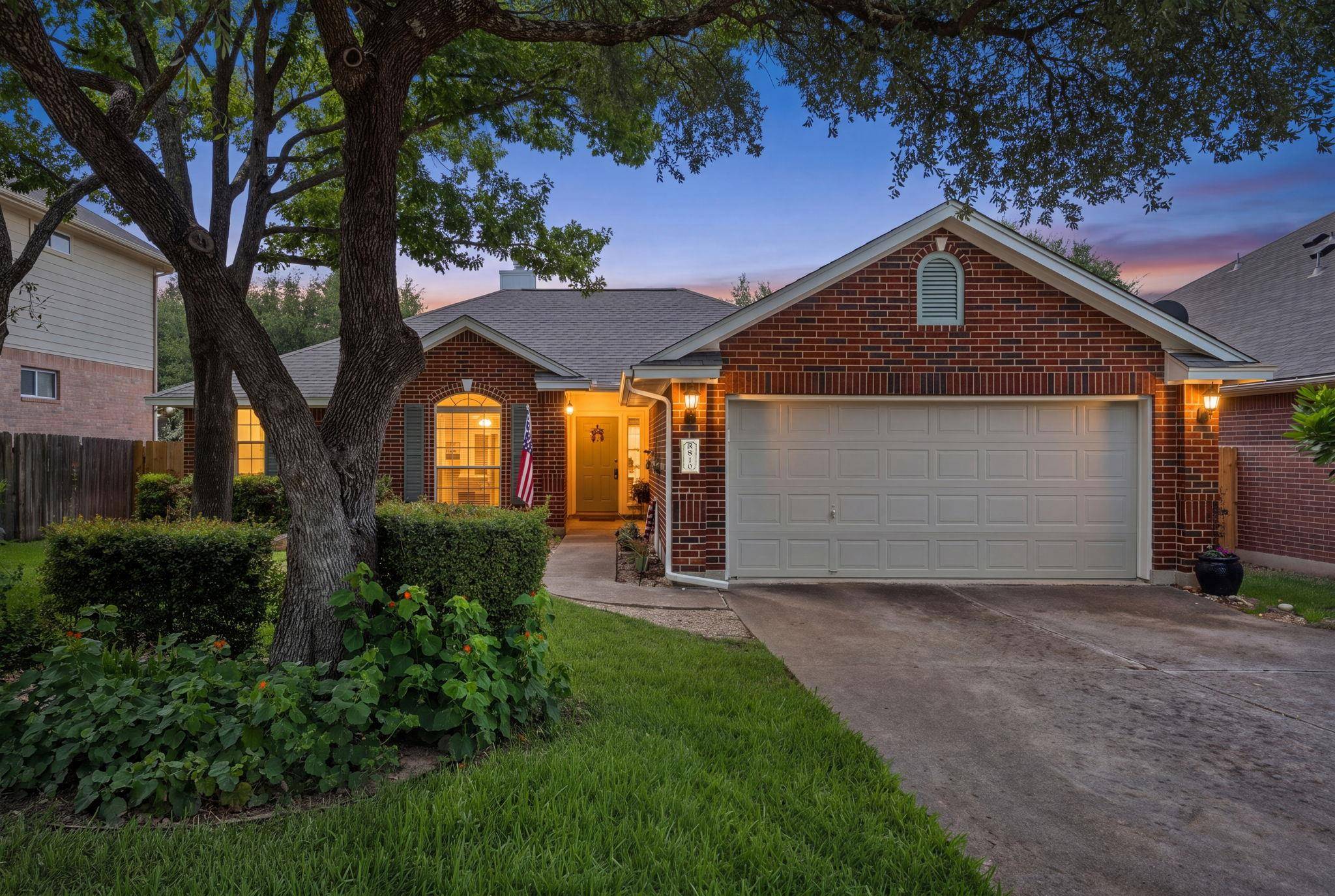 810 Hilltop DR, Leander, TX 78641