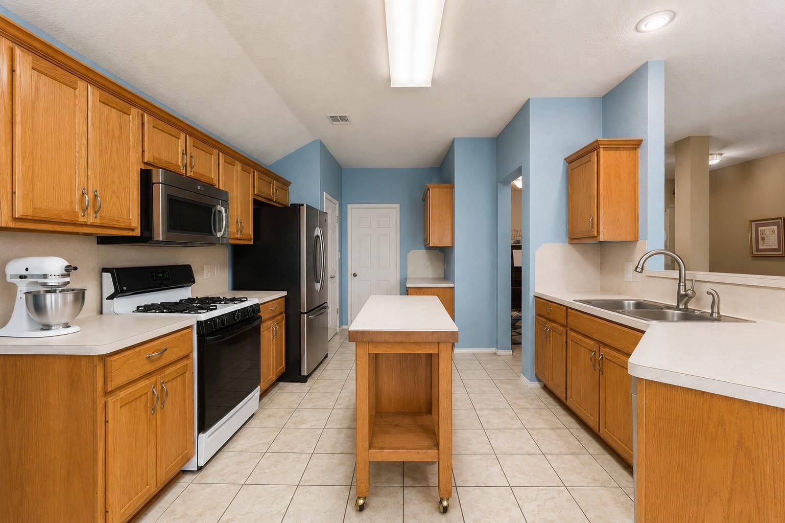 810 Hilltop DR, Leander, TX 78641