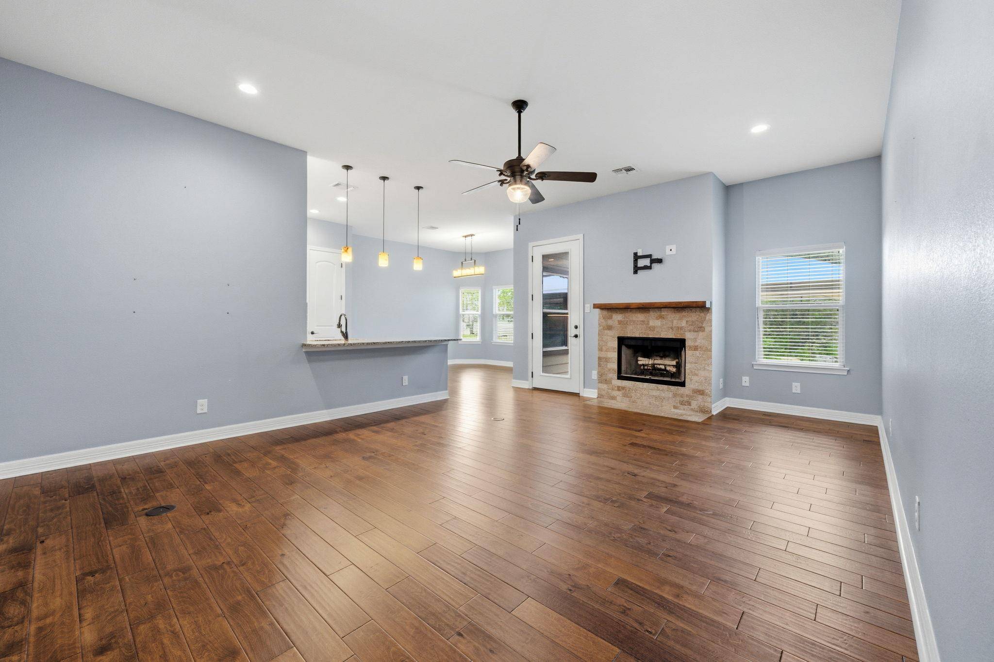 413 Bedford DR, Spicewood, TX 78669