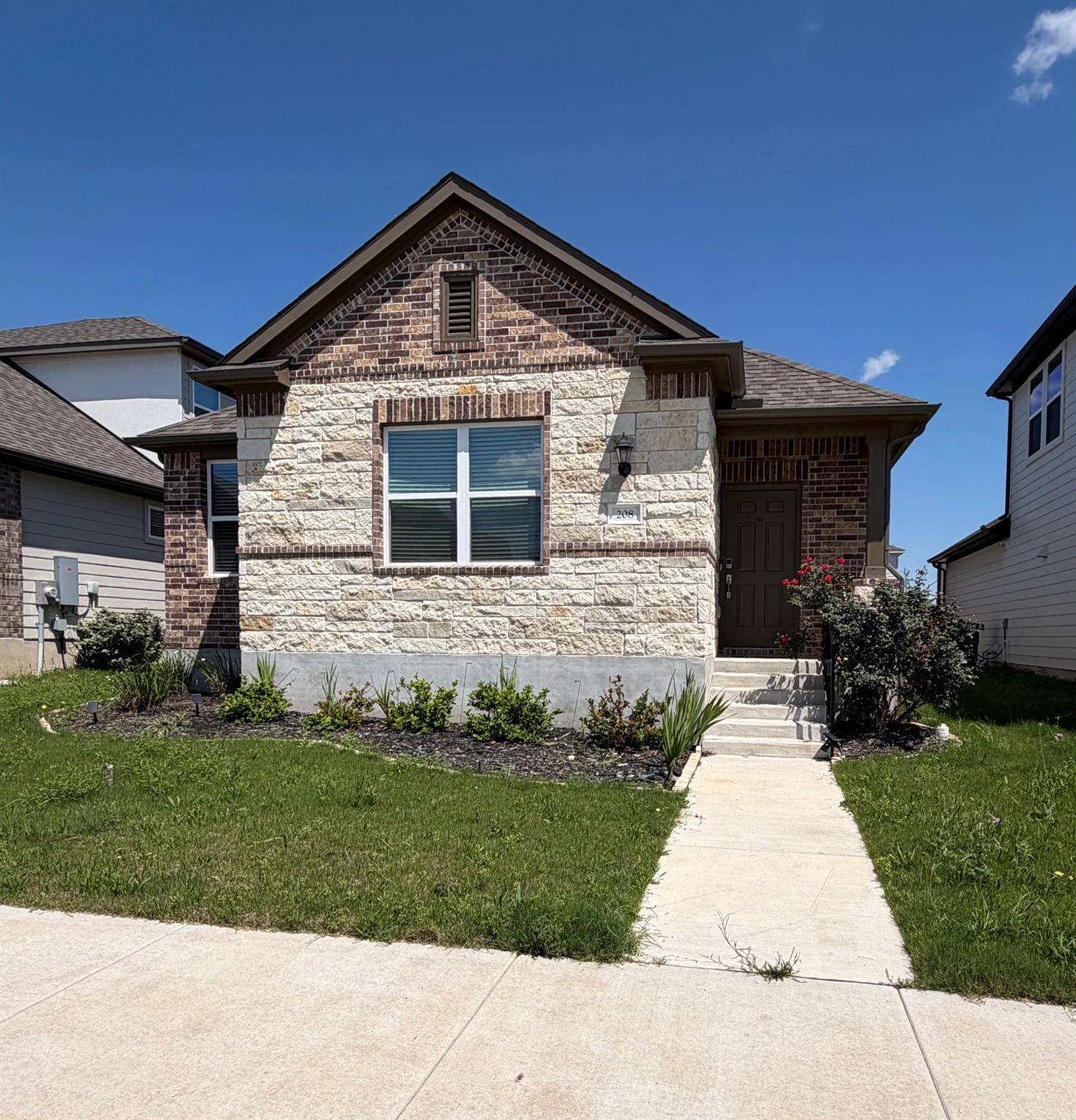 208 Flowers Ave, Hutto, TX 78634