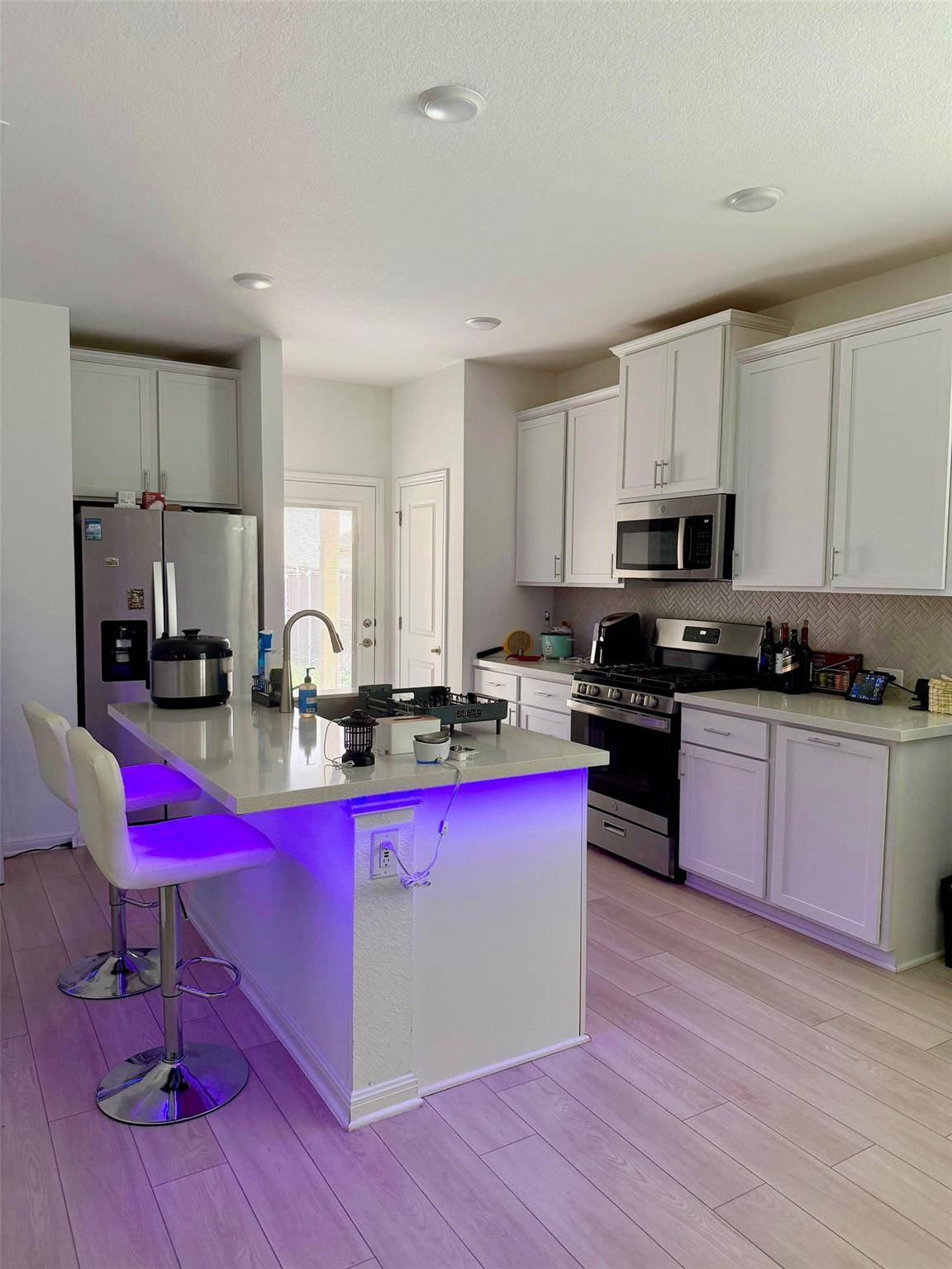 208 Flowers Ave, Hutto, TX 78634