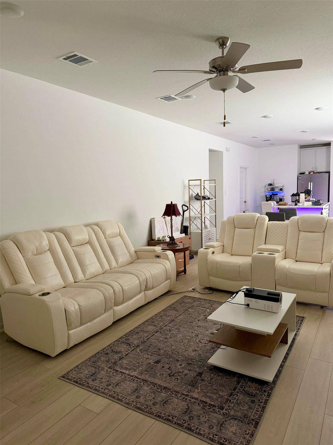 208 Flowers Ave, Hutto, TX 78634