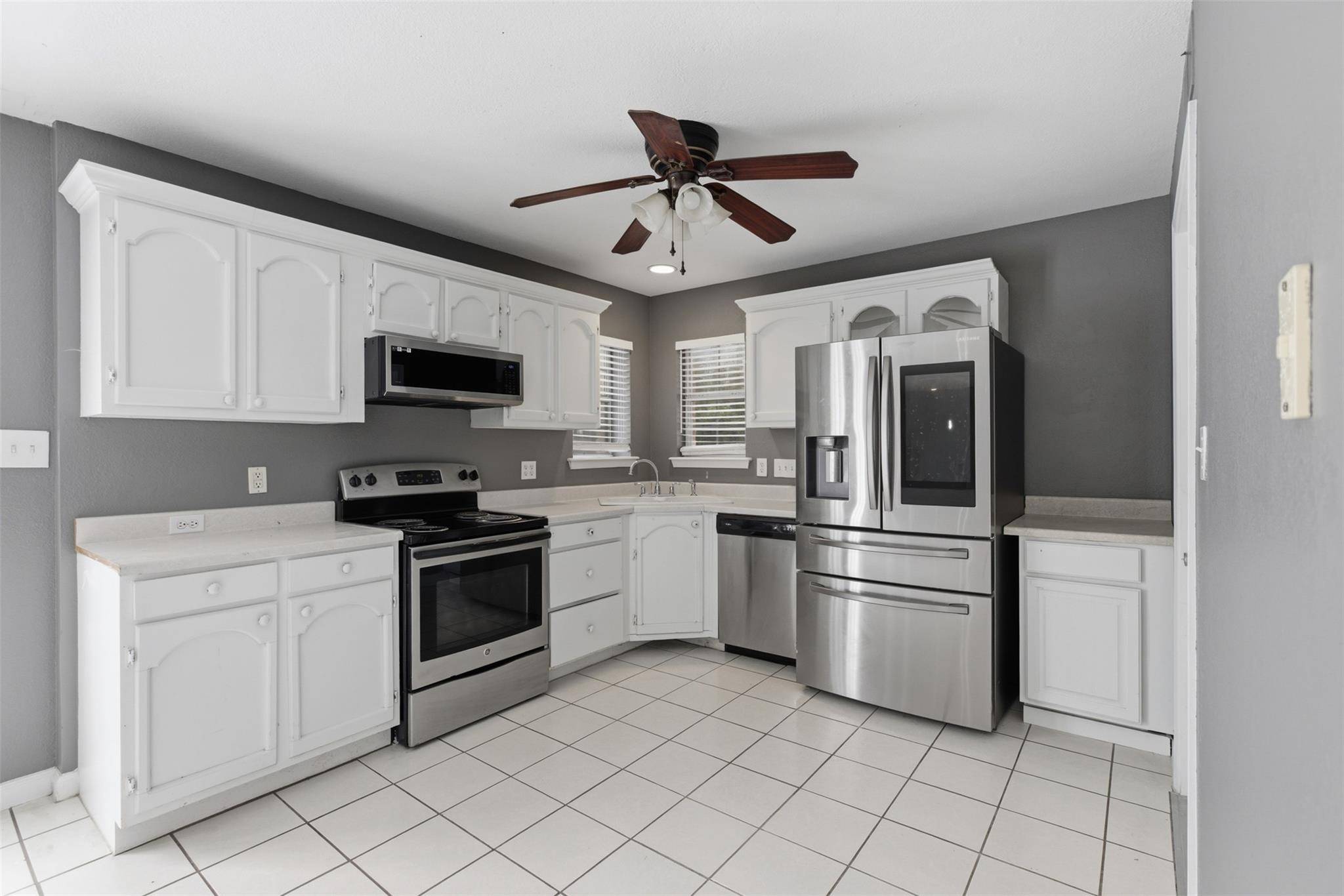 115 Clarks Grove LN, Hutto, TX 78634