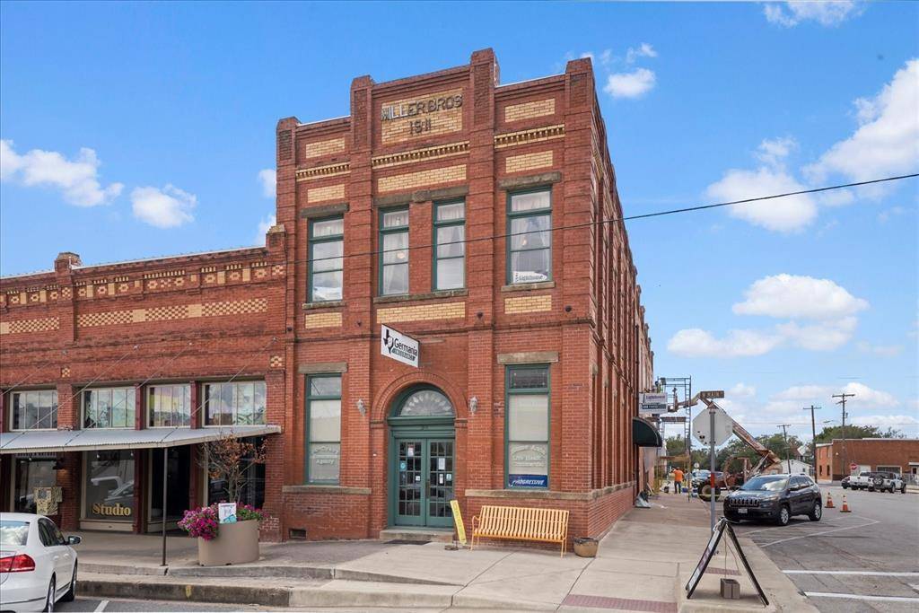 101 SW 1st ST #F, Elgin, TX 78621