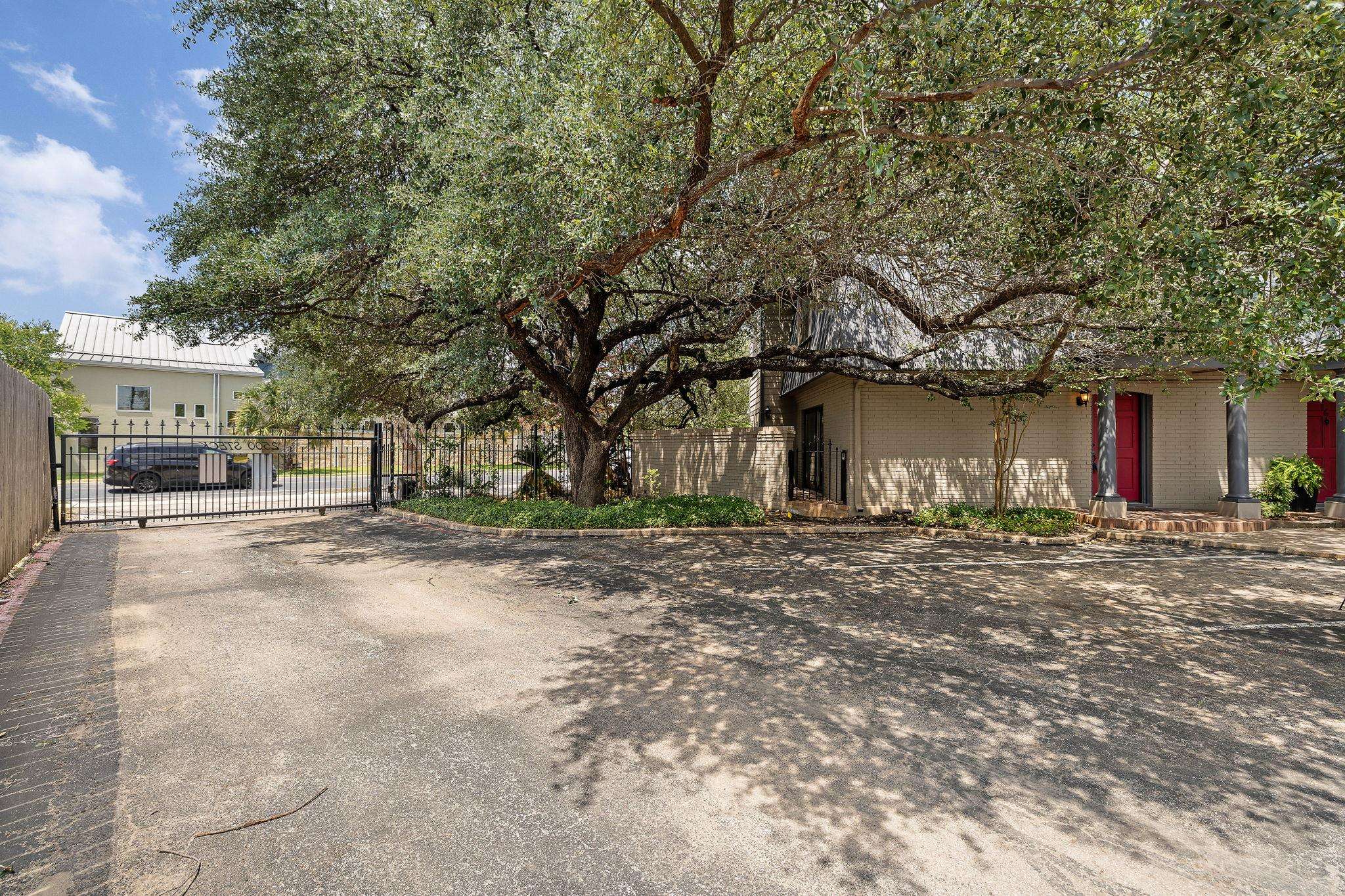 2500 Steck Ave #6, Austin, TX 78757