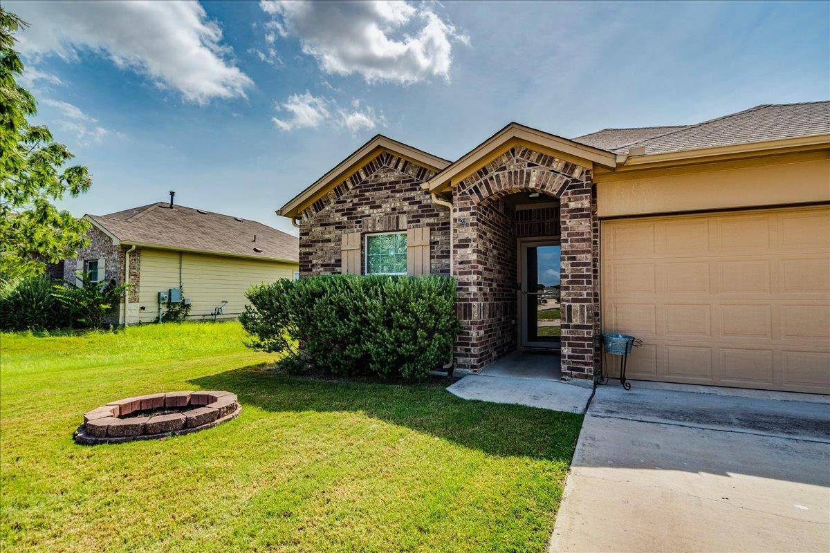 202 Hess DR, Kyle, TX 78640