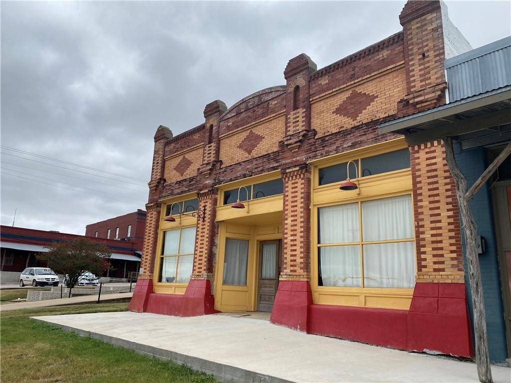 202 N Commerce ST, Coupland, TX 78615