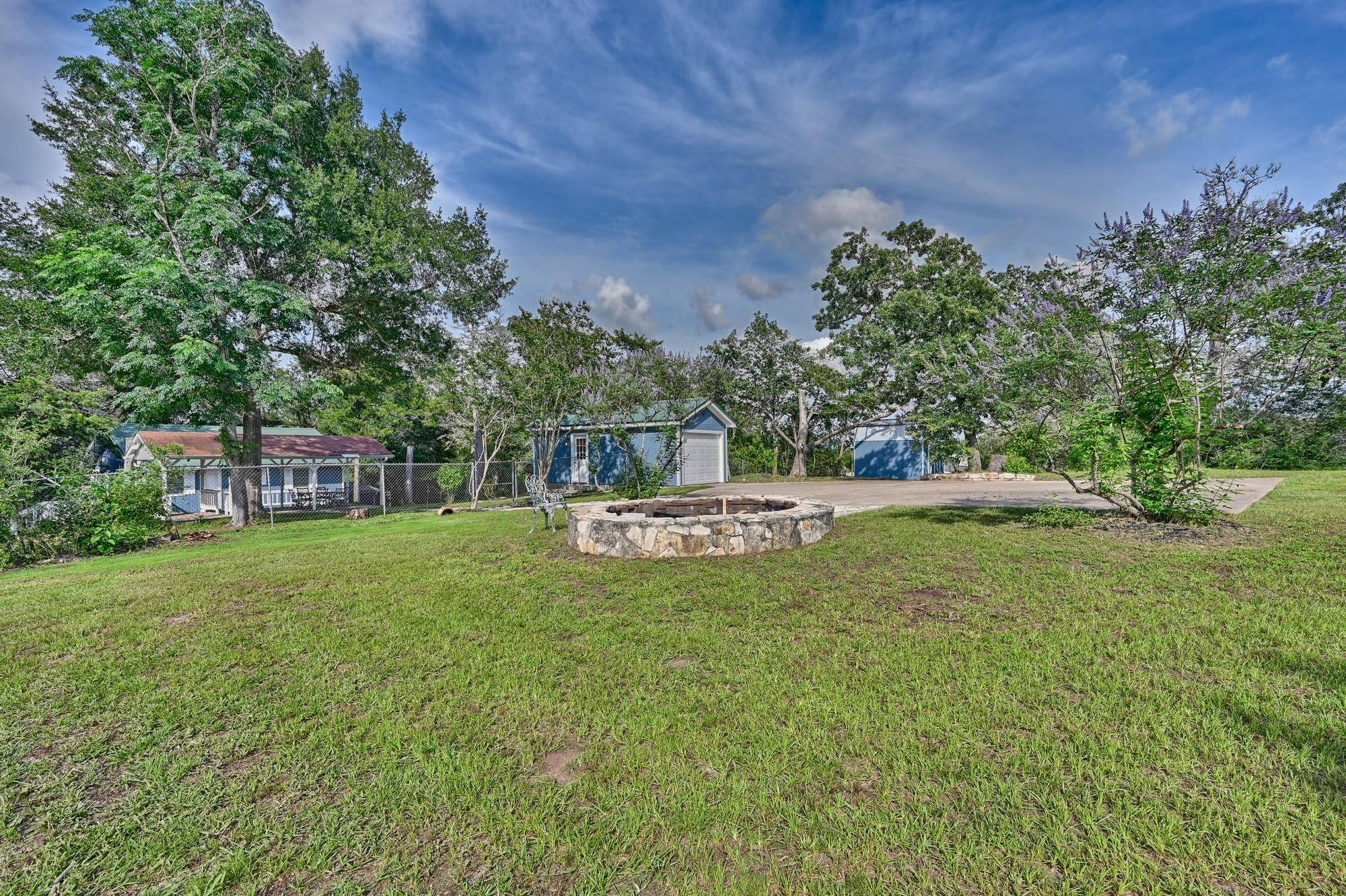9481 Lake Forest CIR, Brenham, TX 77833