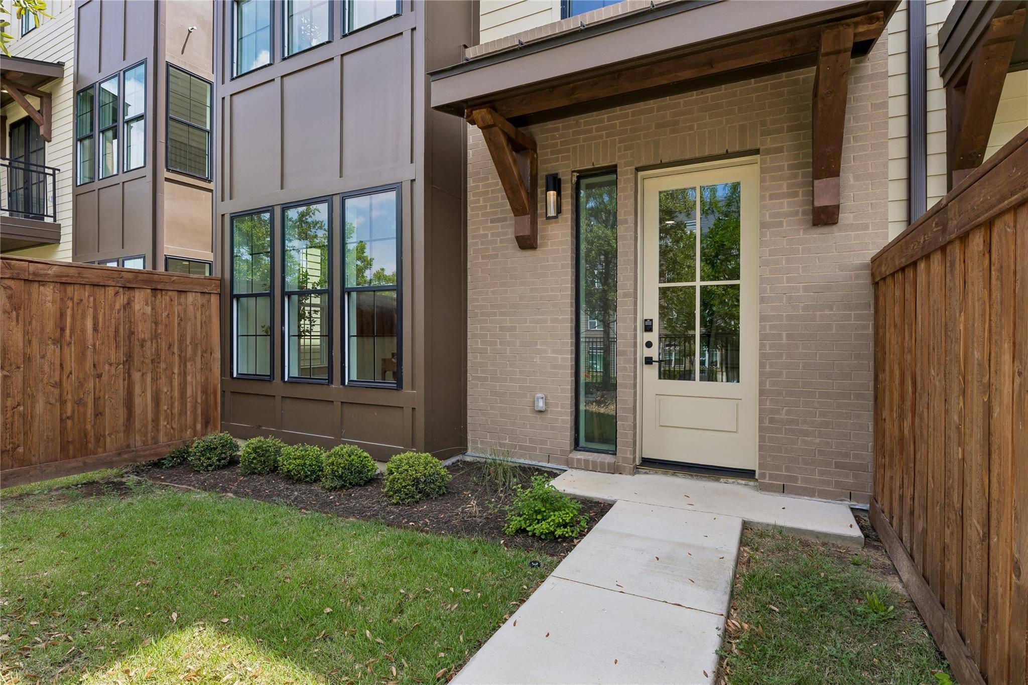 2209 Woodland Ave #203, Austin, TX 78741