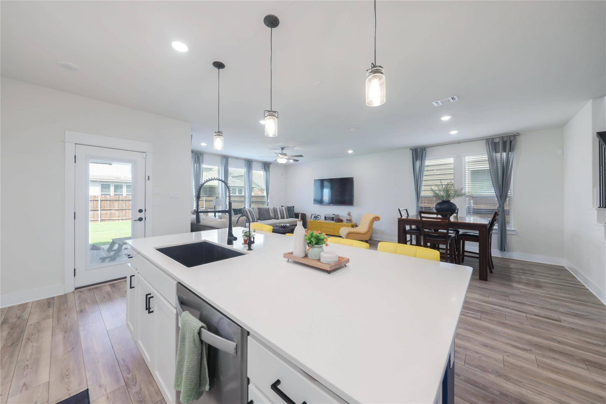 141 Janelle LN, Liberty Hill, TX 78642