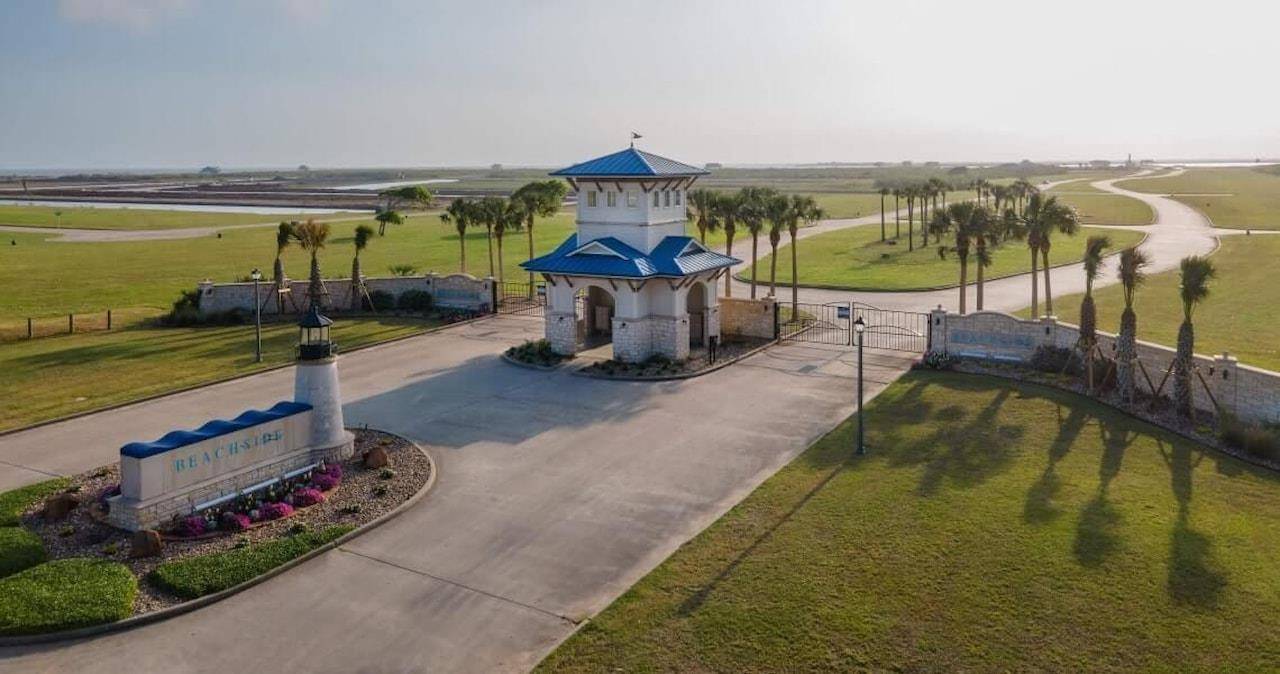 3565 Kiawah CIR, Palacios, TX 77465
