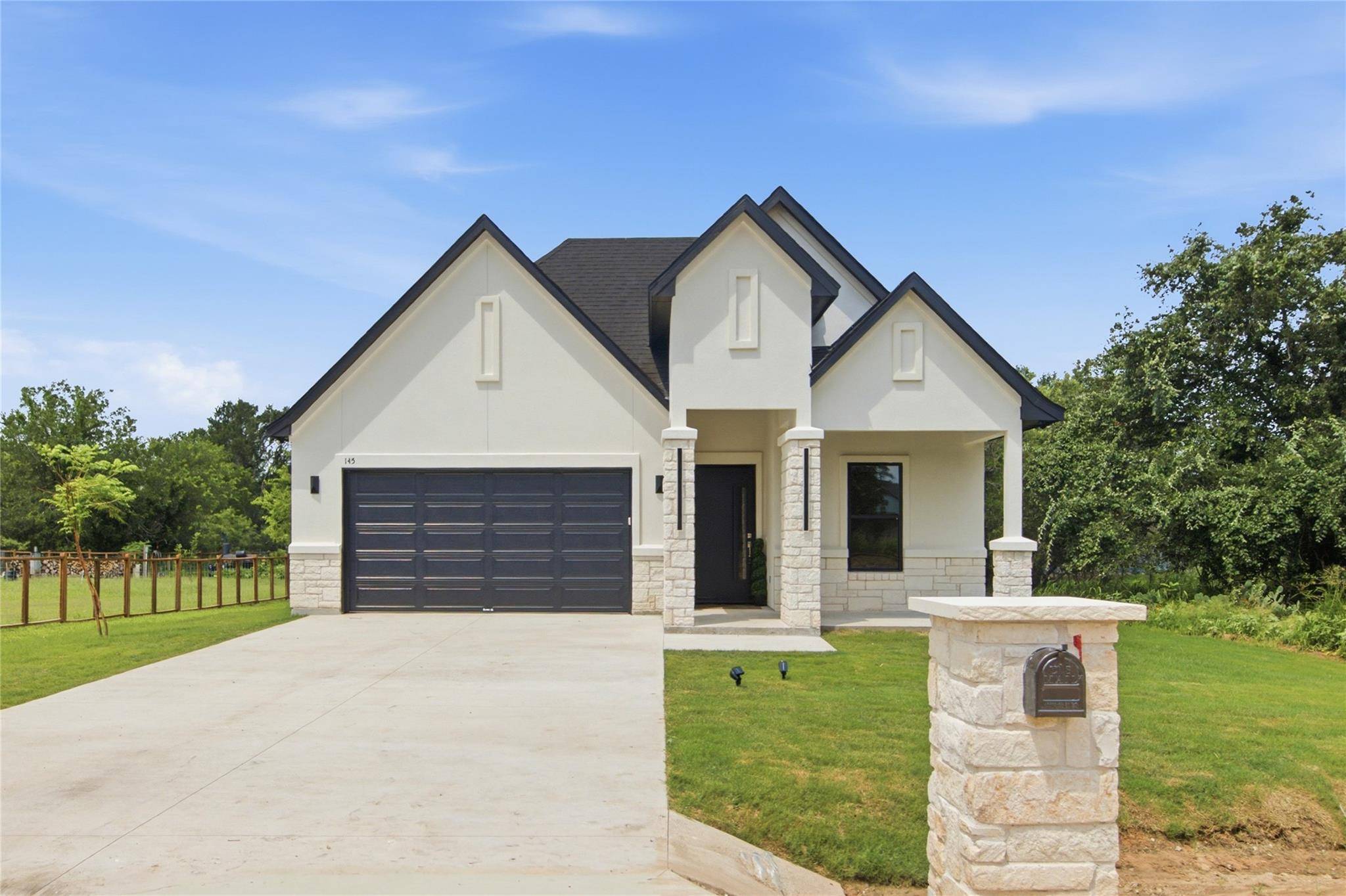 145 Kawainui LN, Bastrop, TX 78602