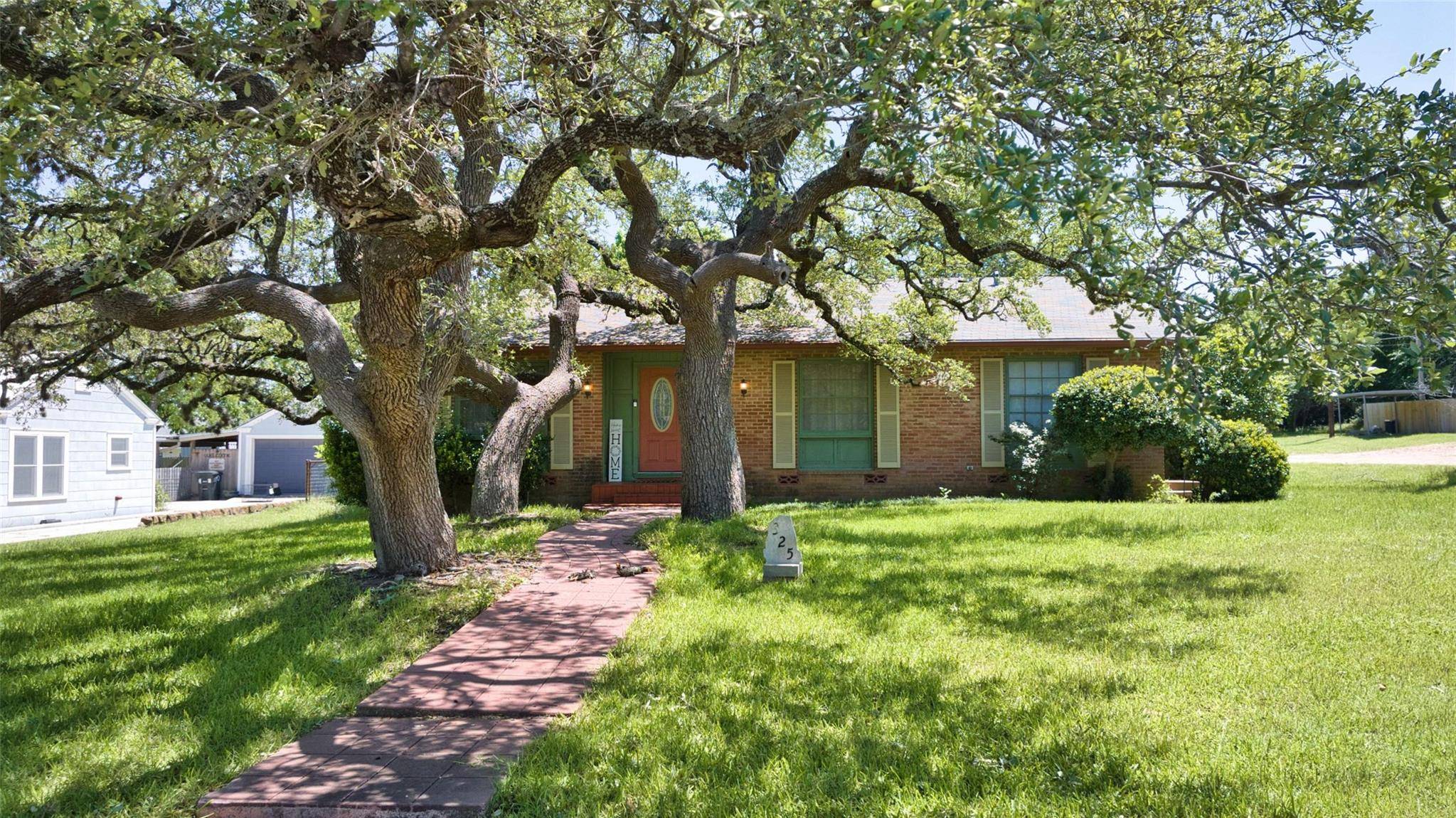 325 E Rainey ST, Mason, TX 76856