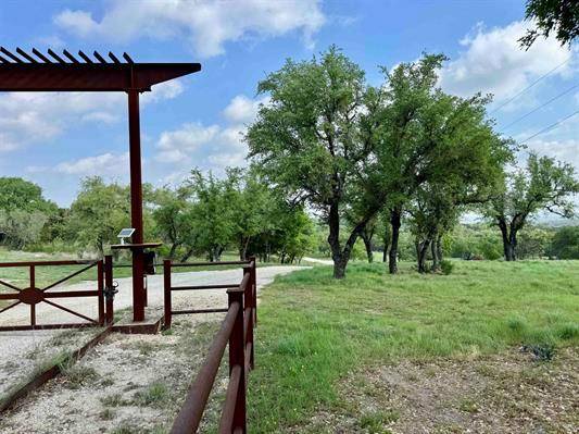 5 Barlow DR, Briggs, TX 78608