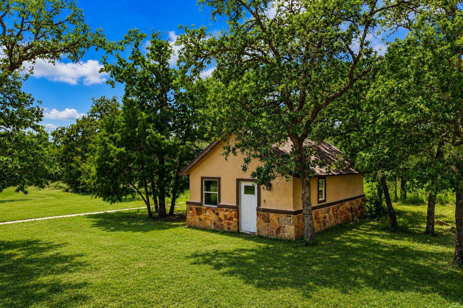 499 Bridgestone CT, Lockhart, TX 78644