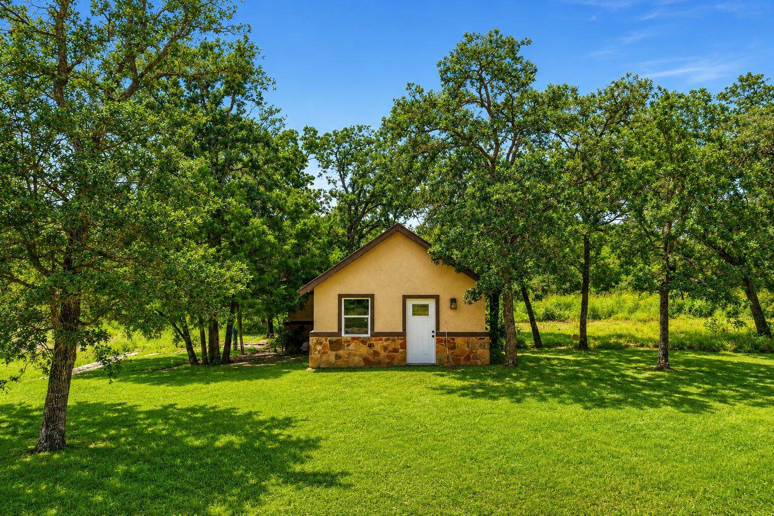 499 Bridgestone CT, Lockhart, TX 78644