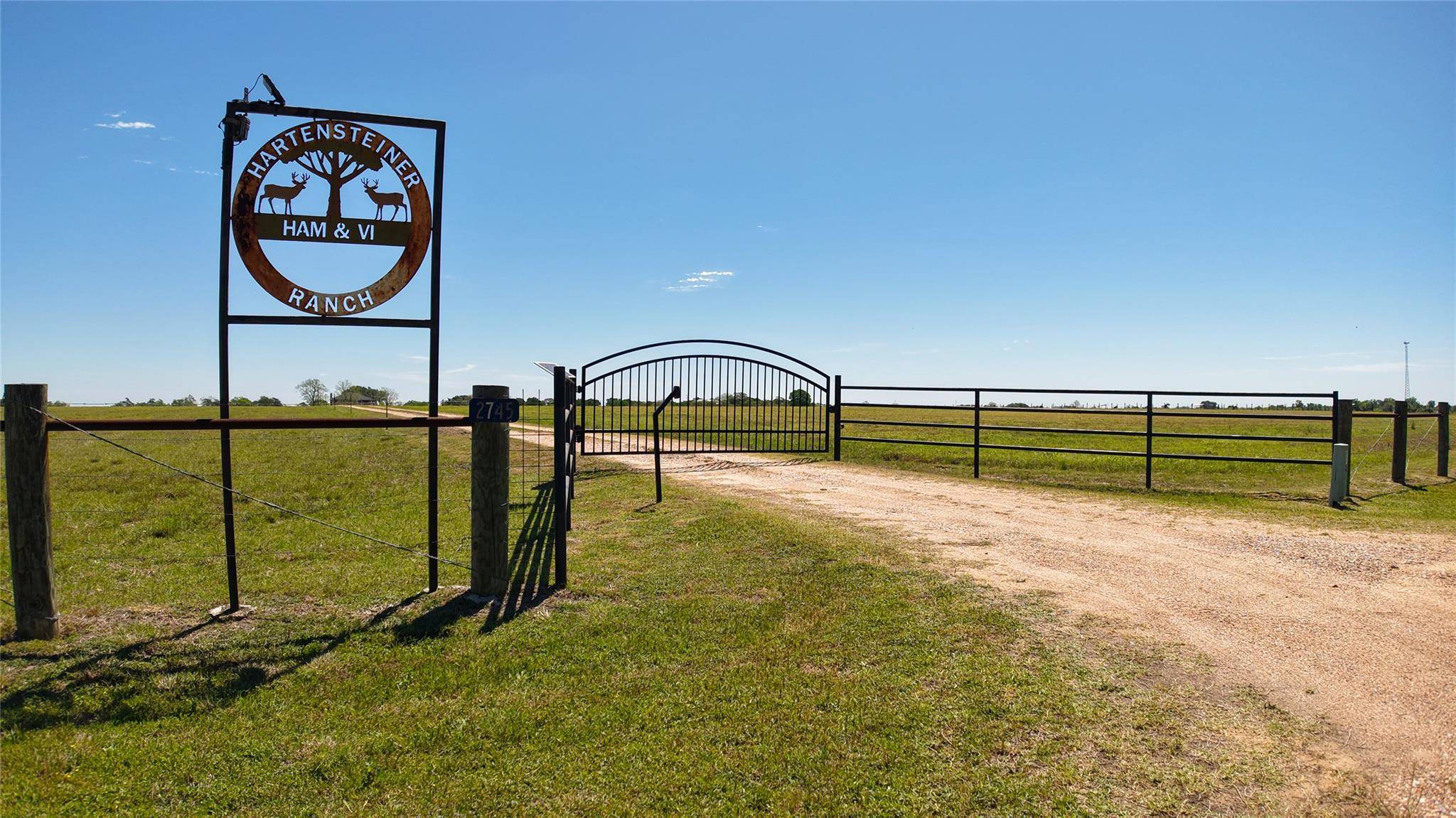 2745 Holub RD, Schulenburg, TX 78956