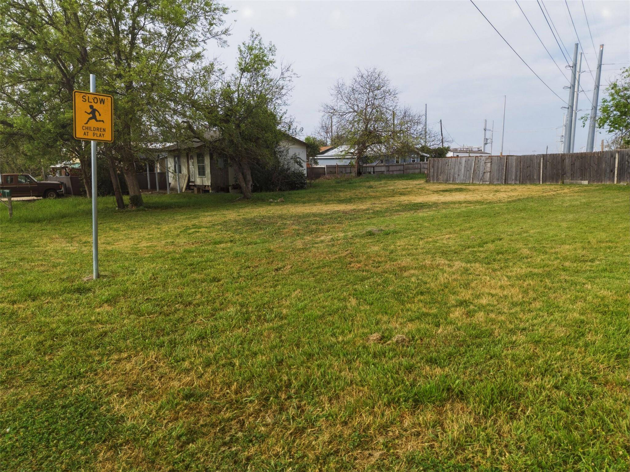 104 Royal ST, Taylor, TX 76574