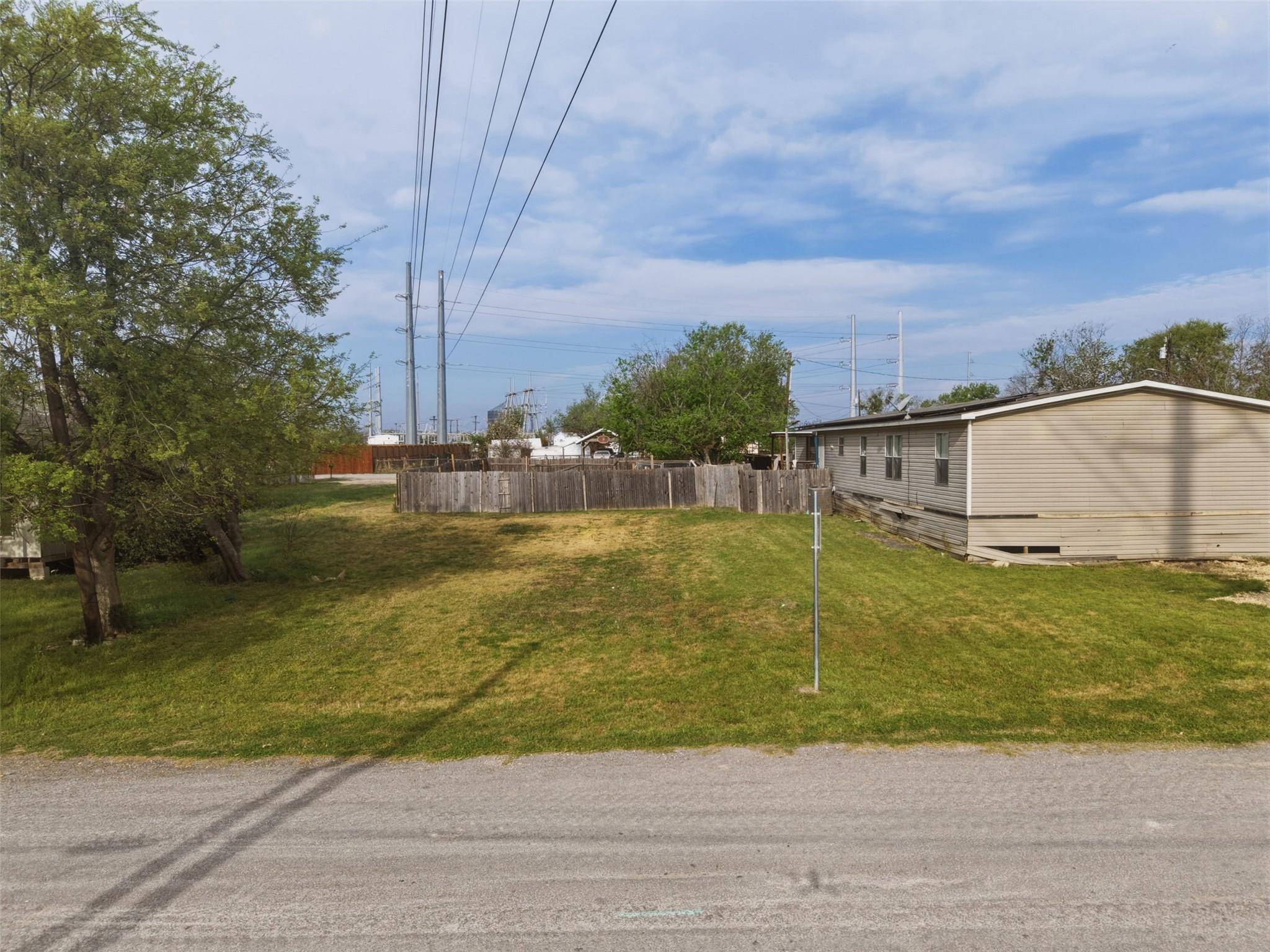104 Royal ST, Taylor, TX 76574