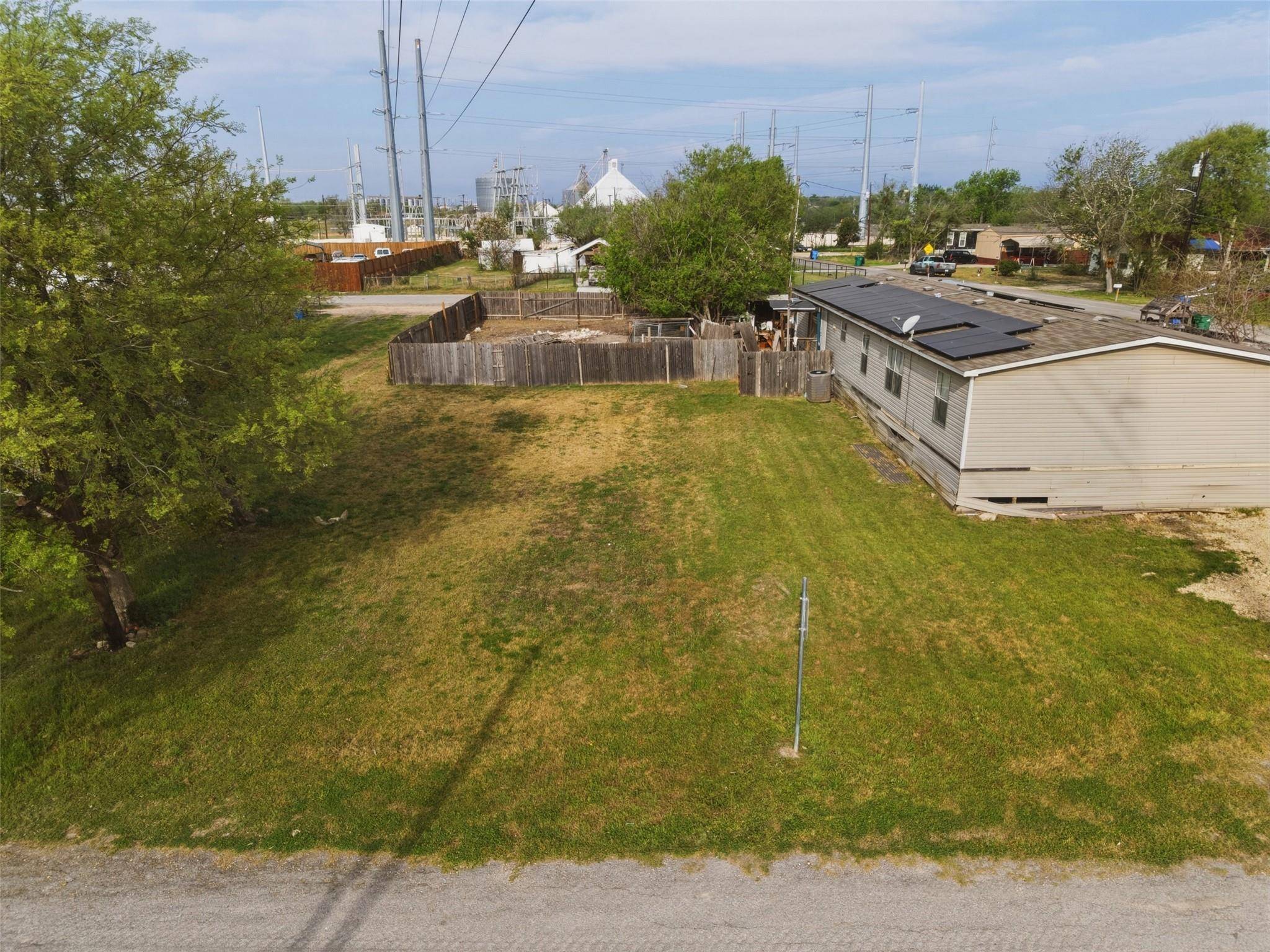 104 Royal ST, Taylor, TX 76574