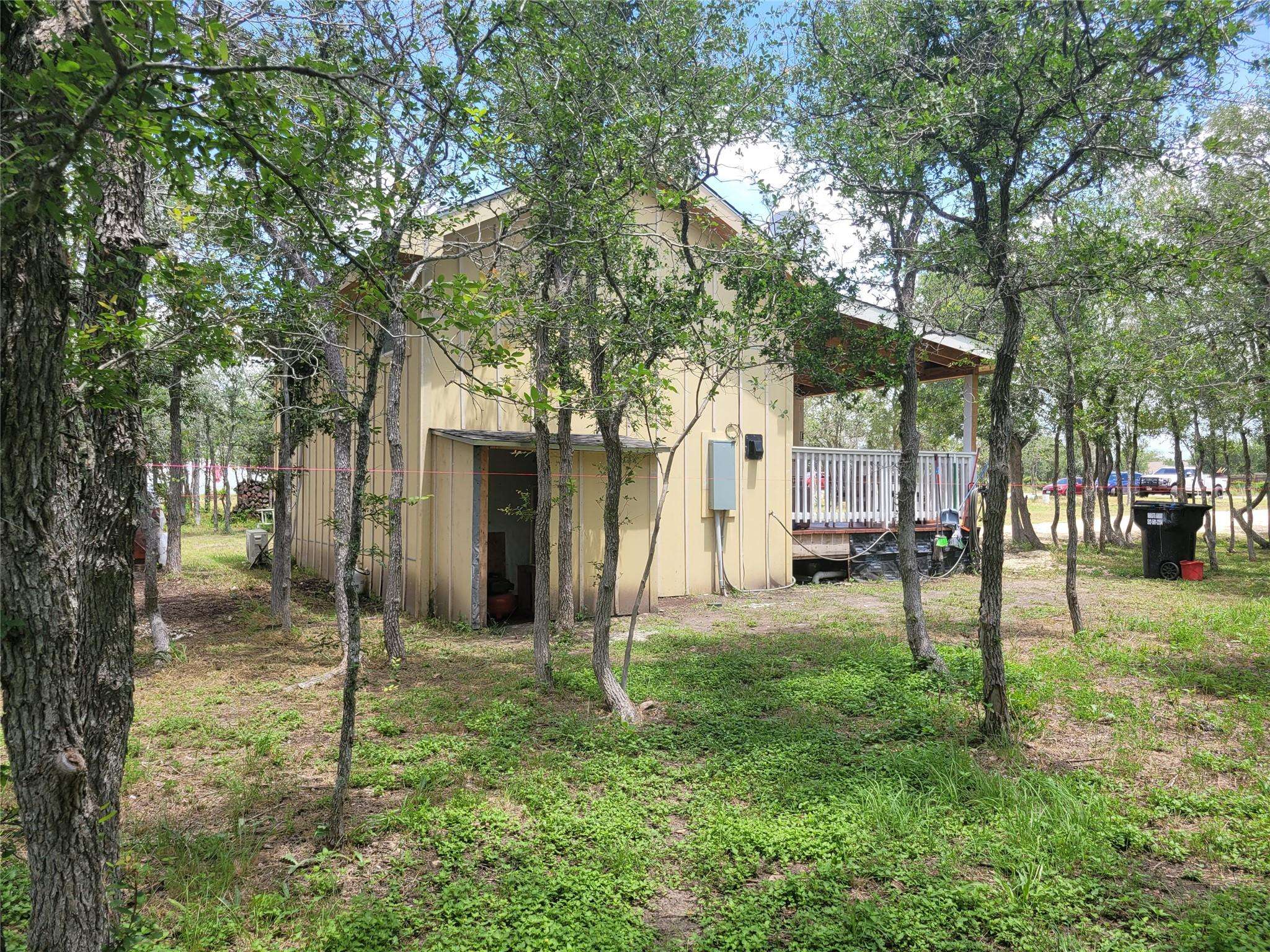 233 St Marys RD, Dale, TX 78616