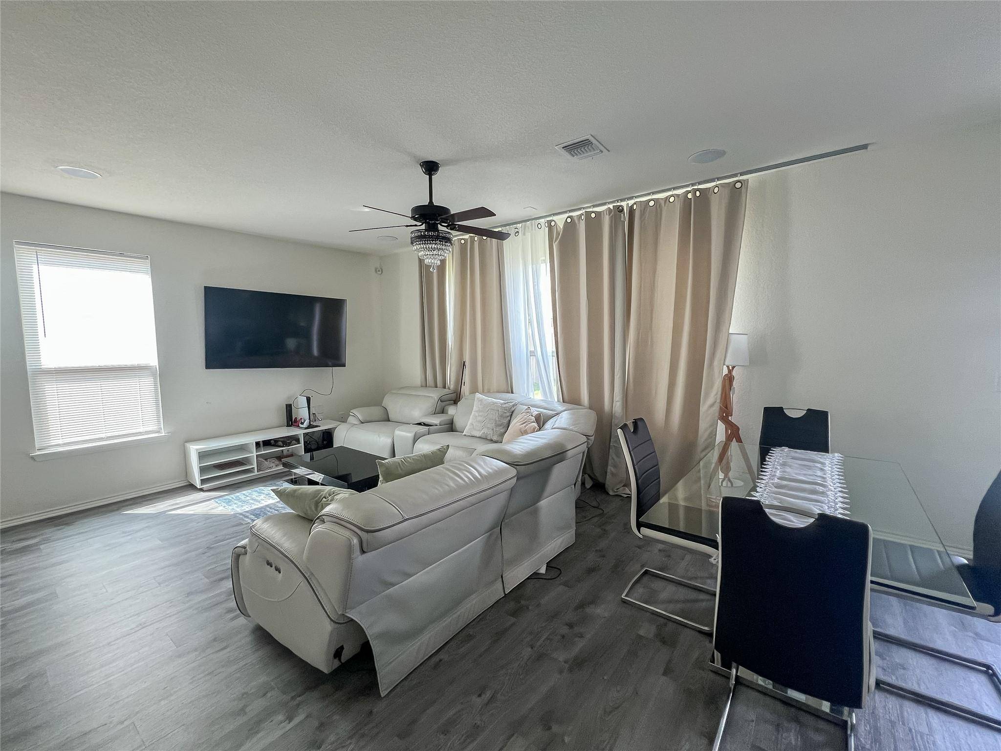 221 Summit DR, Lockhart, TX 78644