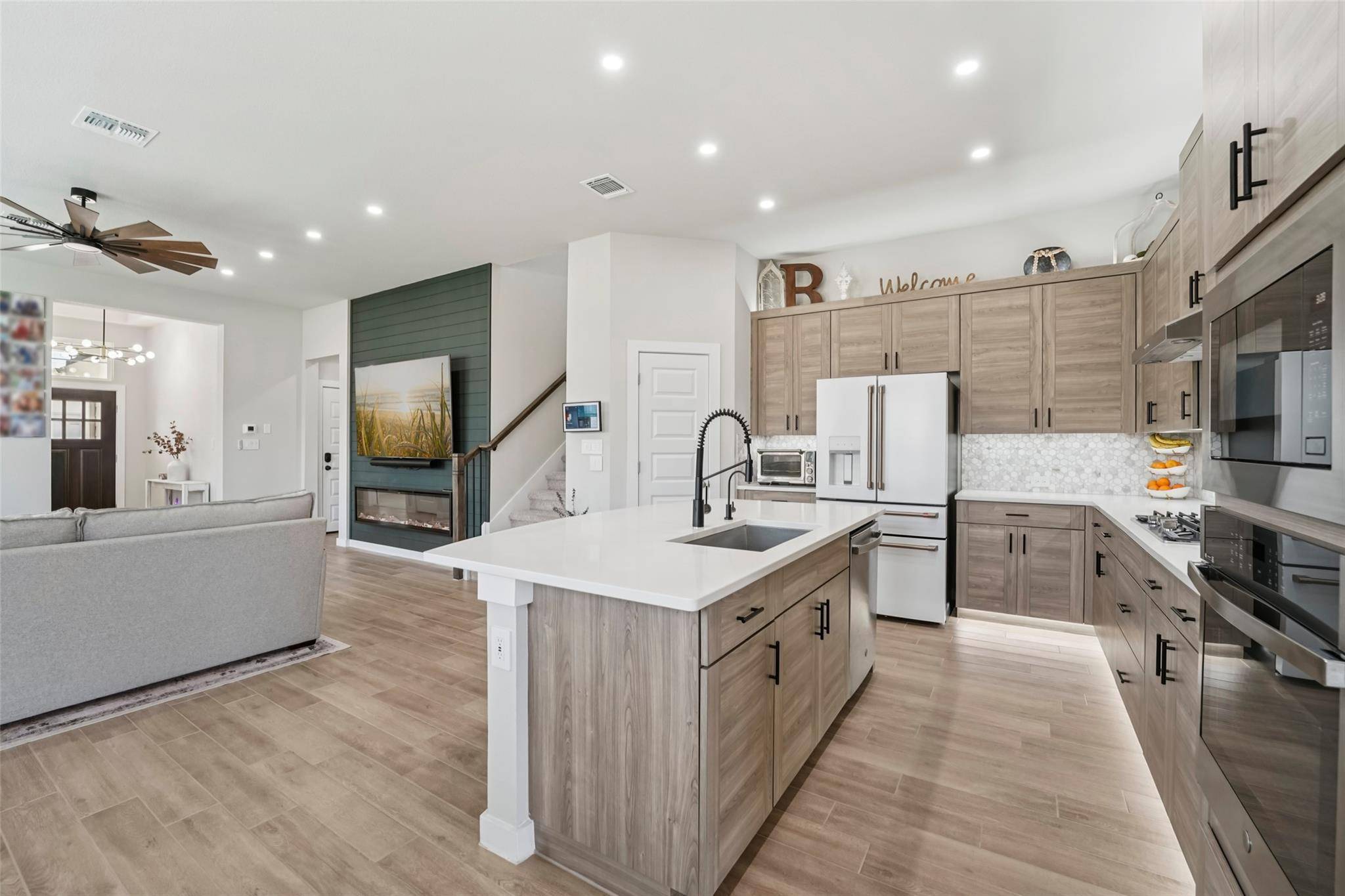 1108 Sweetspire ST, Leander, TX 78641